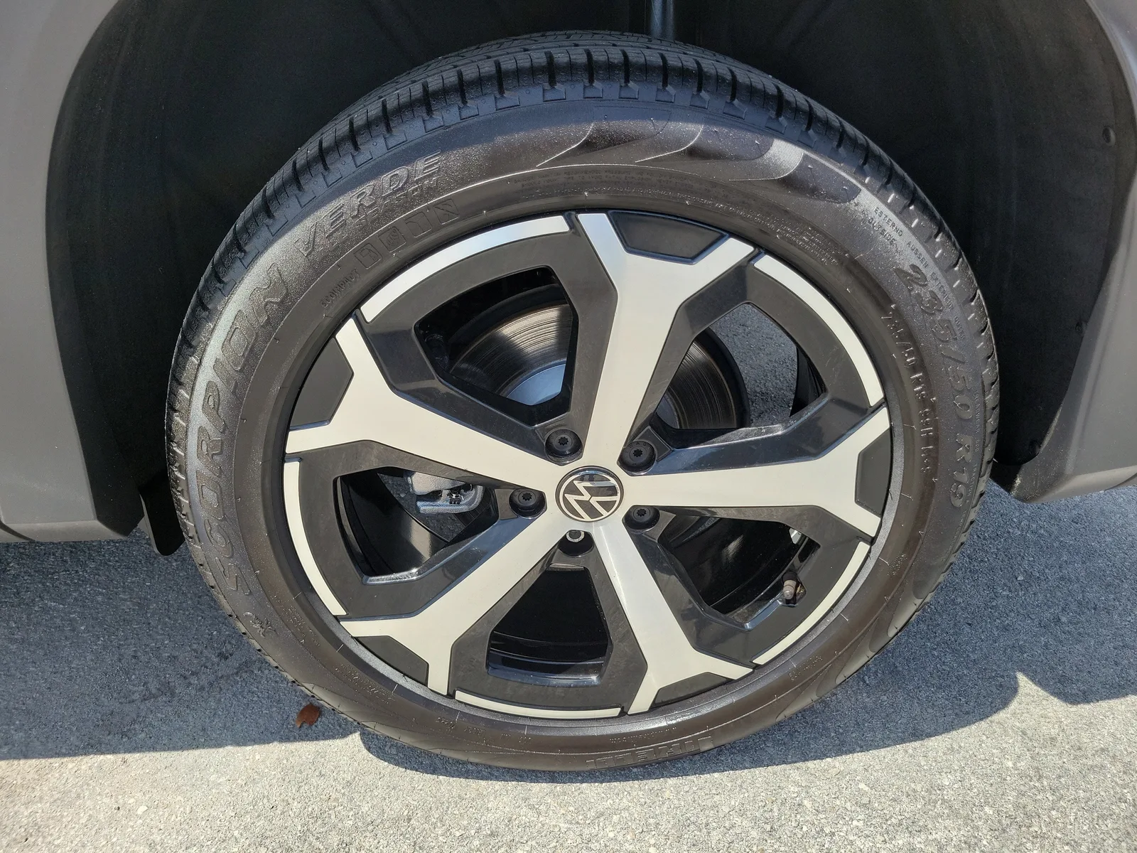 2025 Volkswagen Tiguan SE photo 29