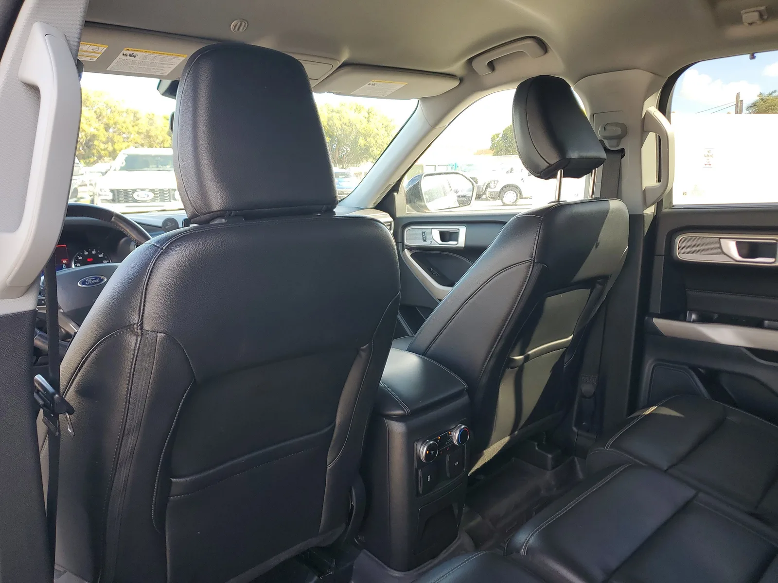 2023 Ford Explorer Limited photo 13