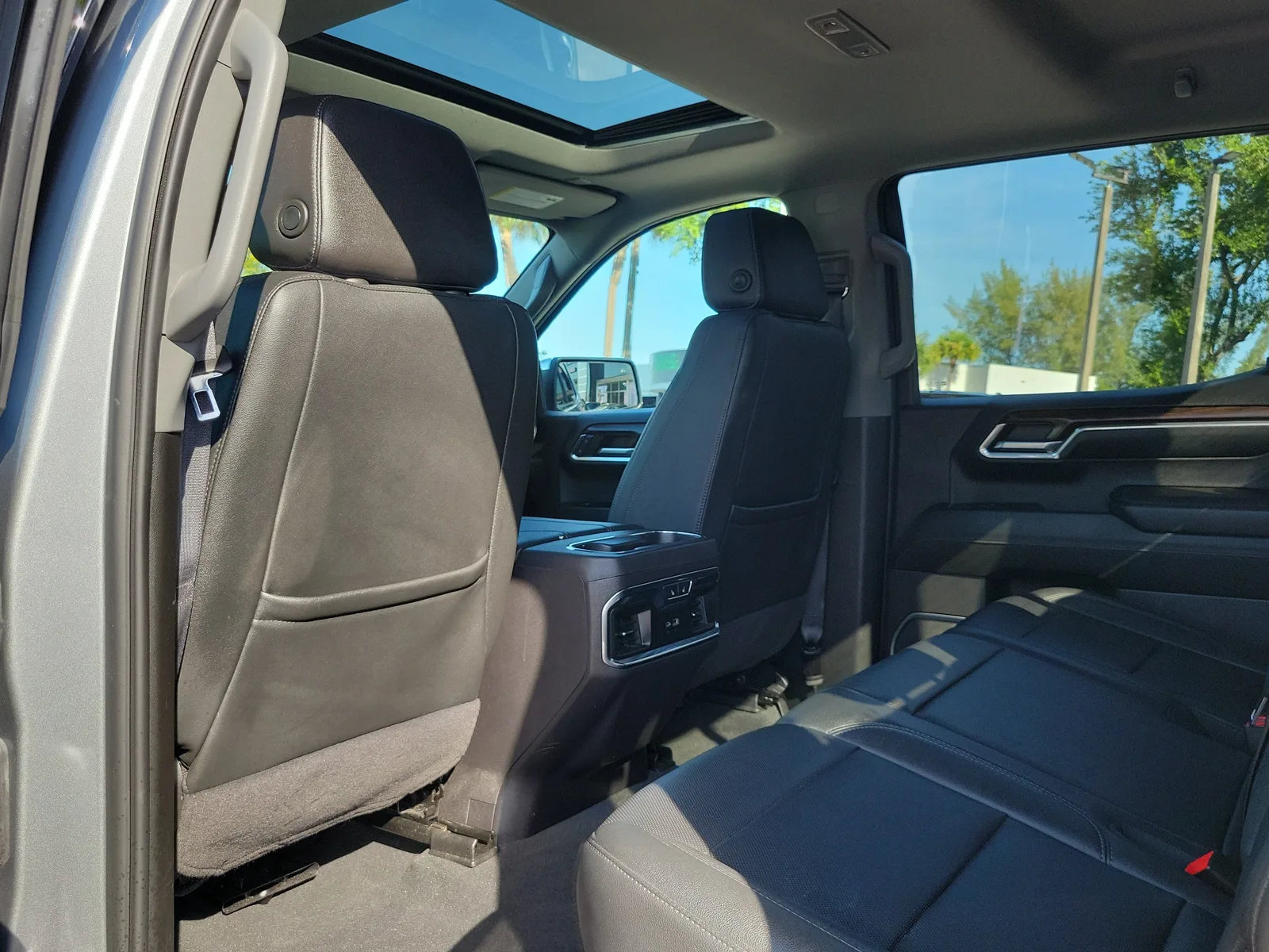 2024 GMC Sierra 1500 SLT photo 16