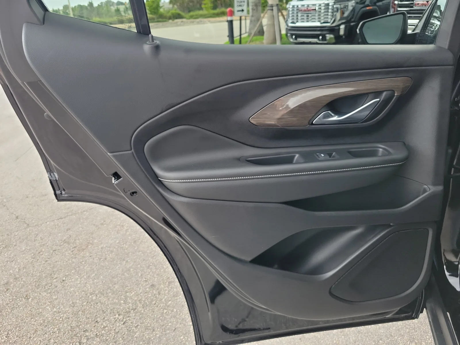 2024 GMC Terrain Denali photo 27