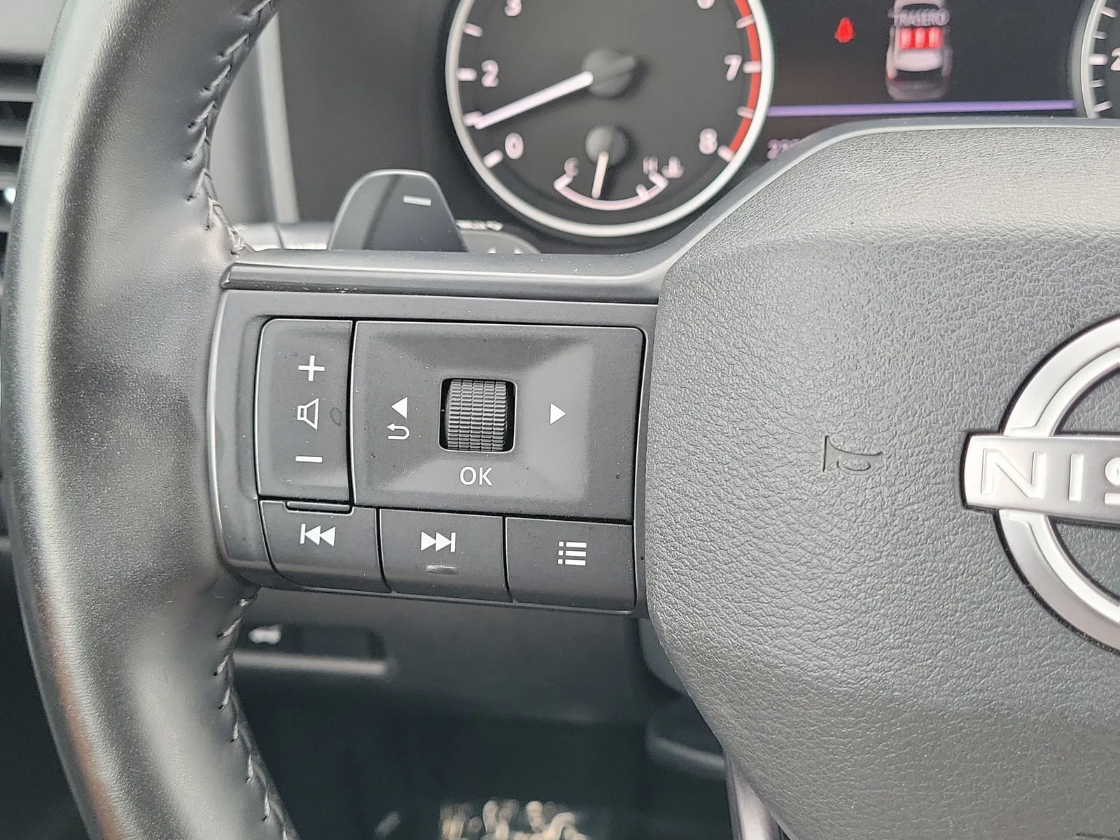 2025 Nissan Rogue SV photo 21