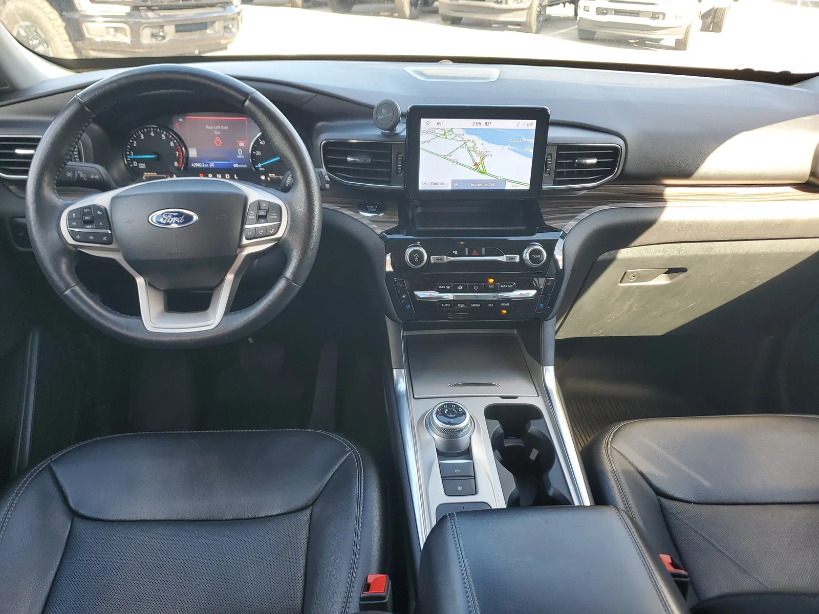 2023 Ford Explorer Limited photo 17