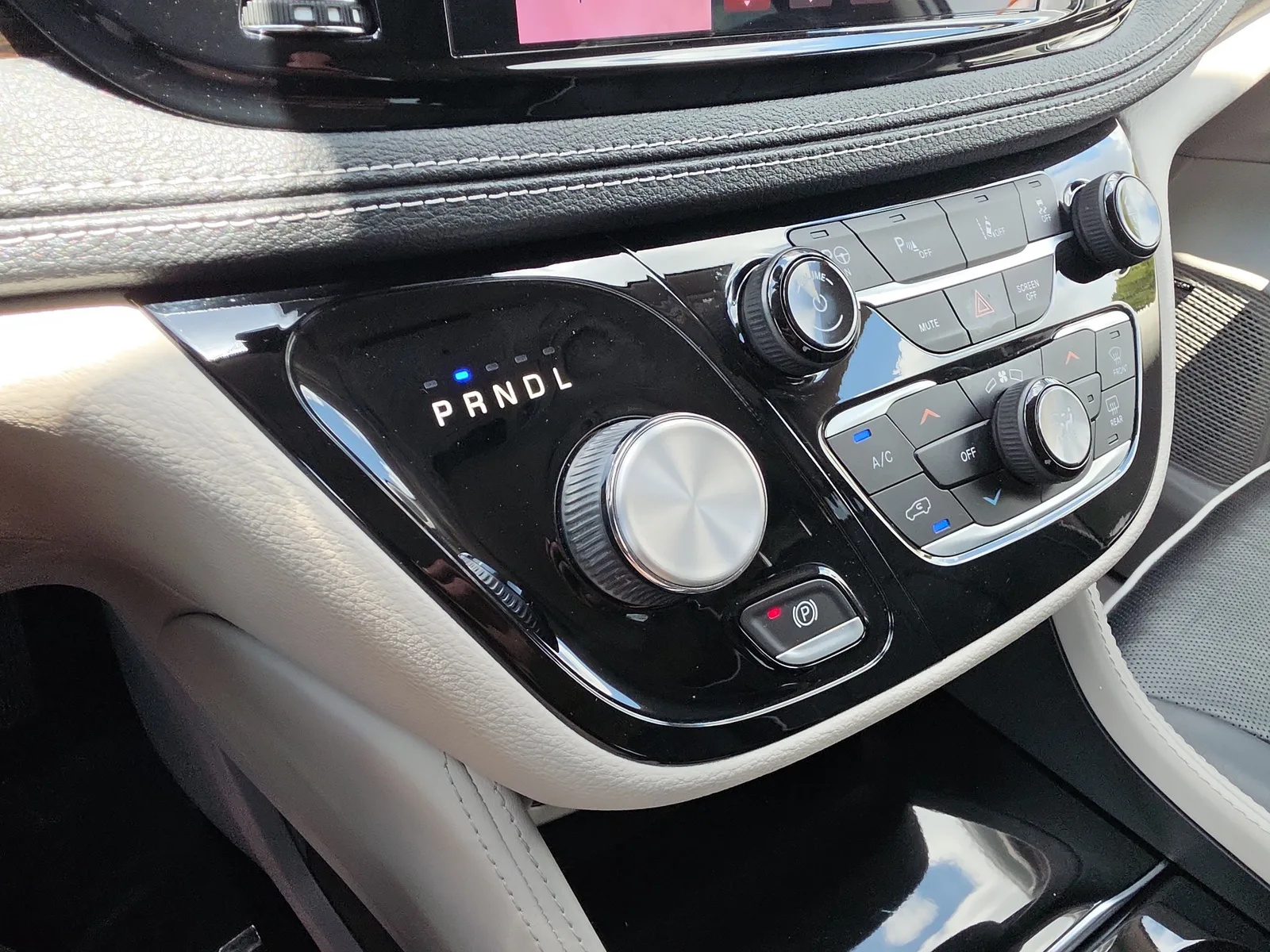2022 Chrysler Pacifica Hybrid Limited photo 18