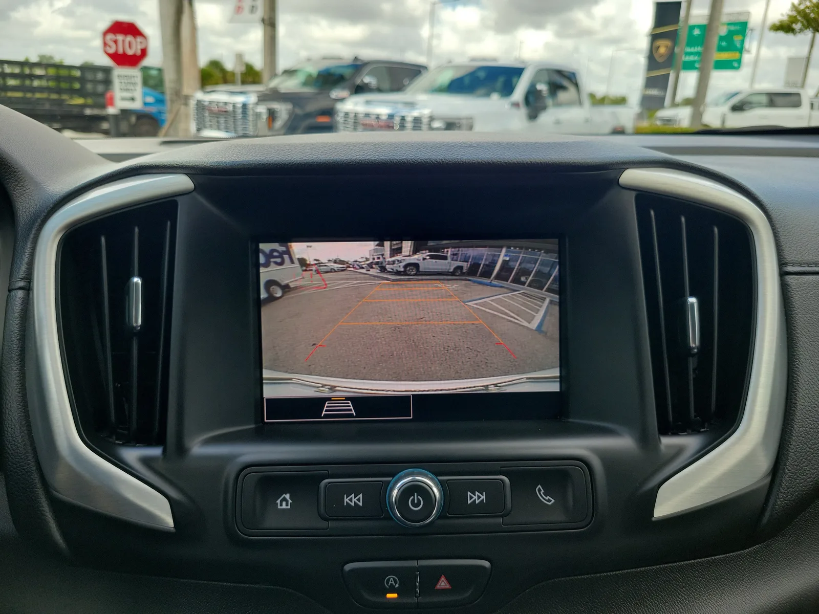 2024 GMC Terrain SLE photo 11