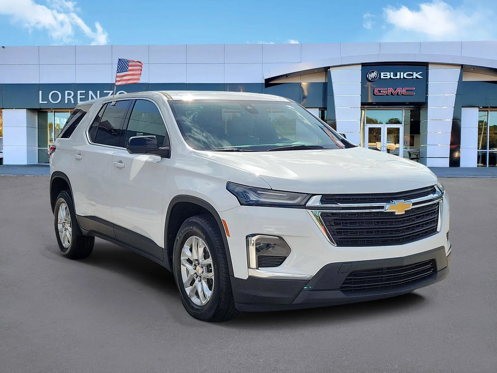 2023 Chevrolet Traverse LS photo 3