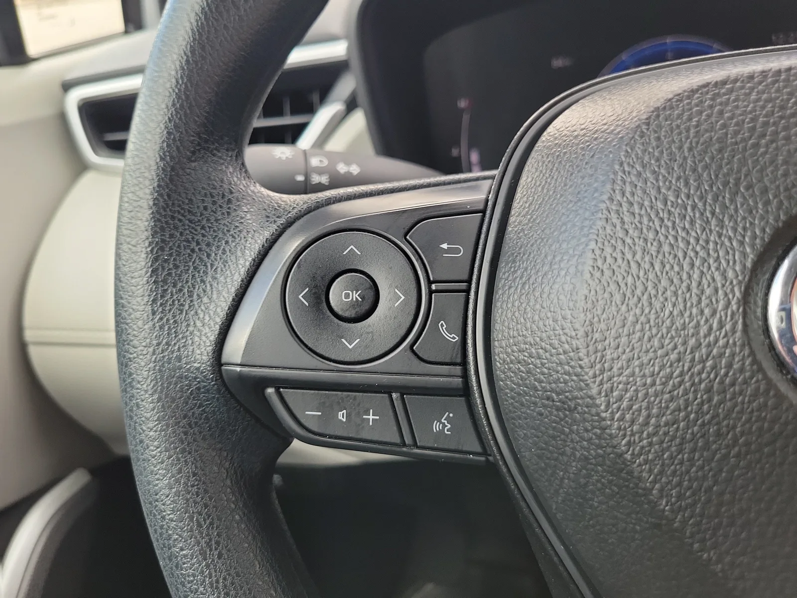 2026 Toyota Corolla Cross L photo 17