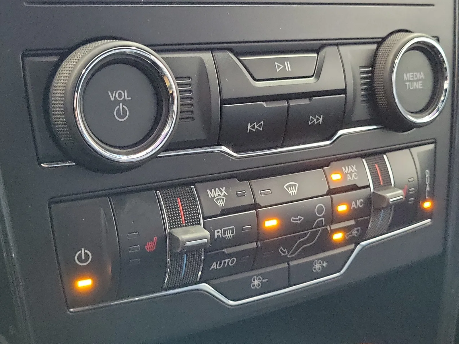 2019 Ford Explorer XLT photo 25