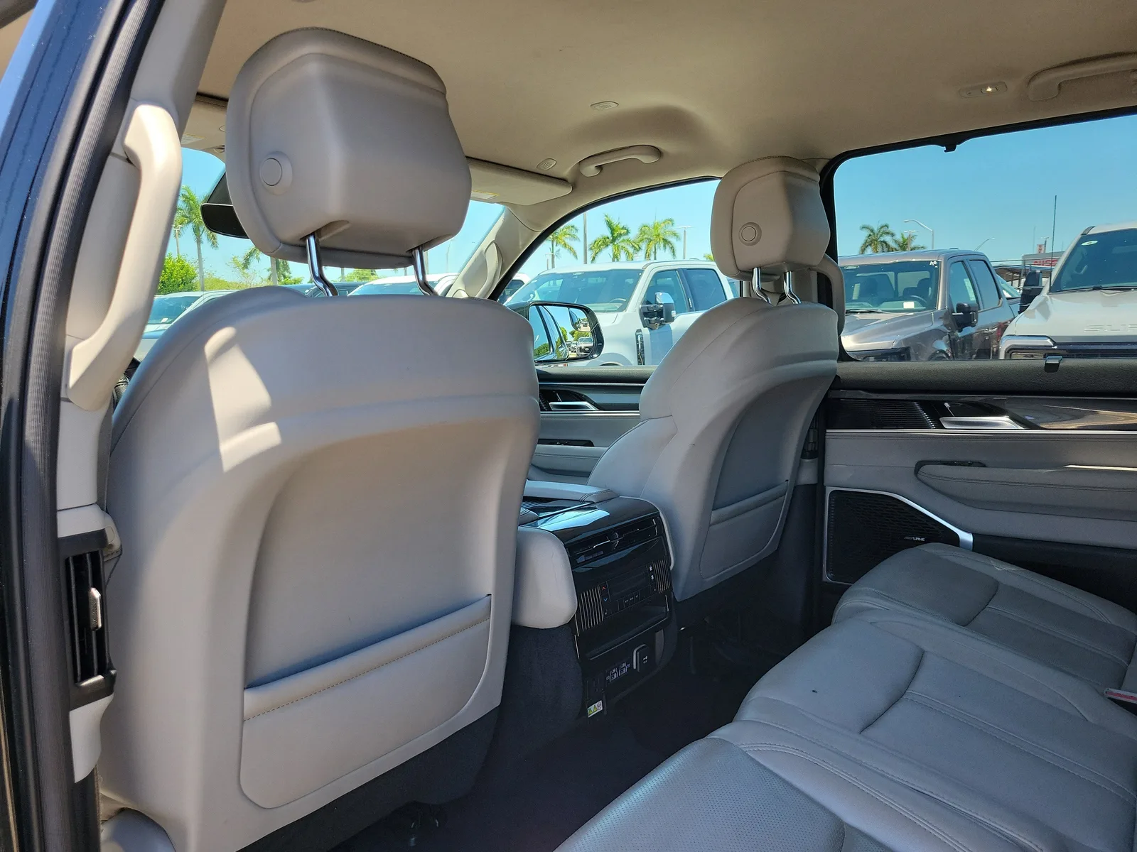 2023 Jeep Wagoneer Base photo 14