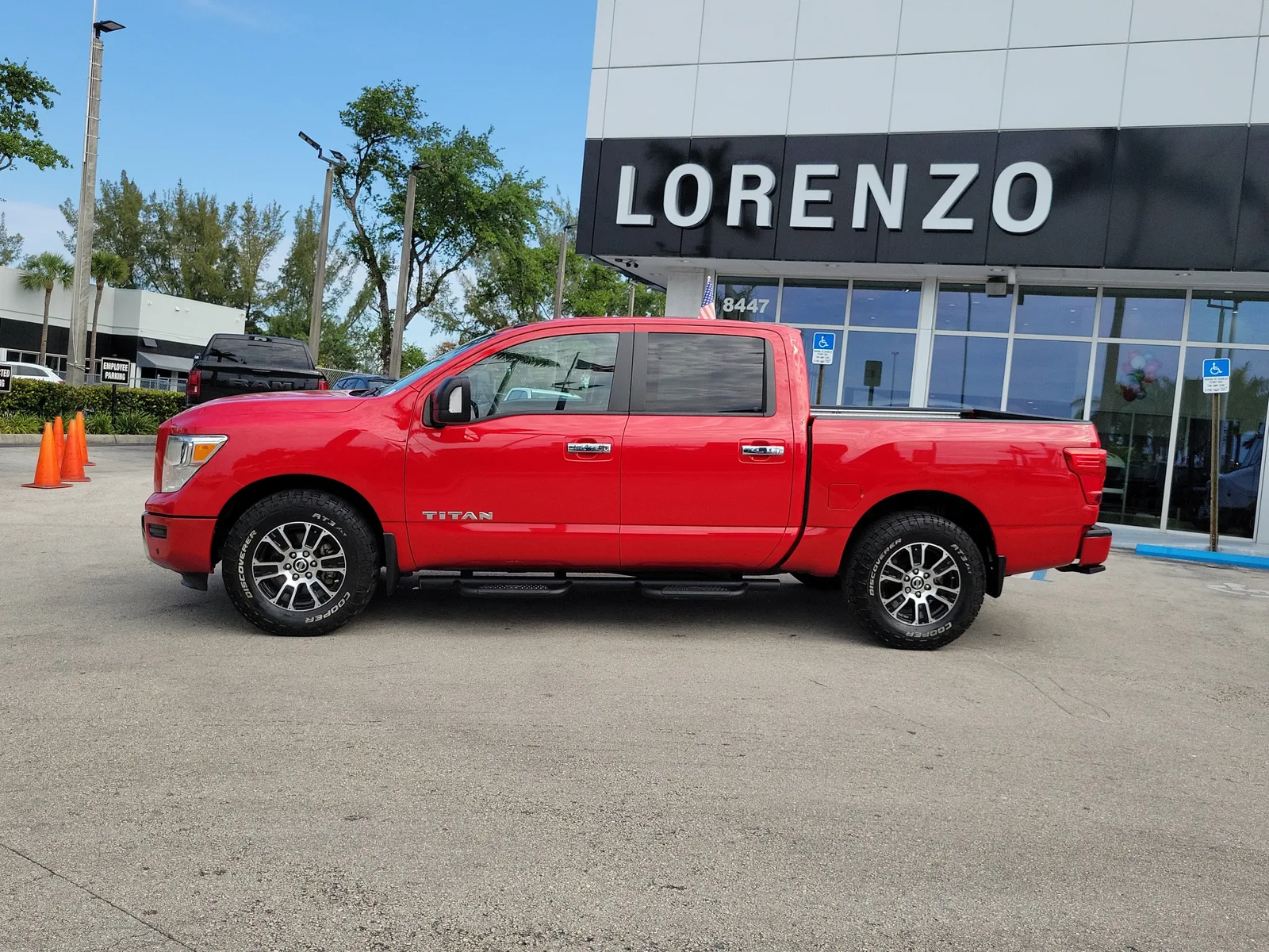 2021 Nissan Titan SV photo 8