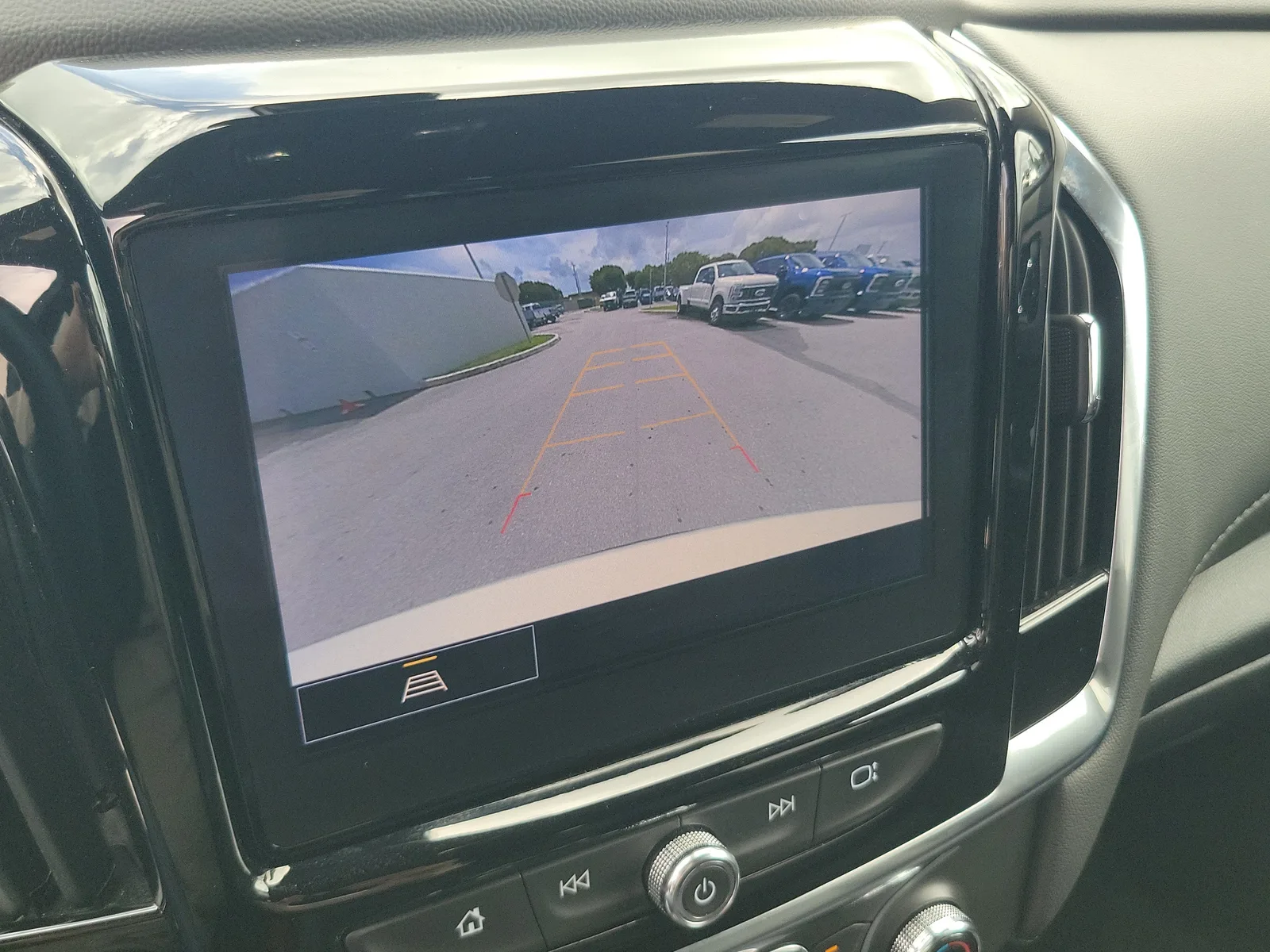 2023 Chevrolet Traverse LT Cloth photo 10