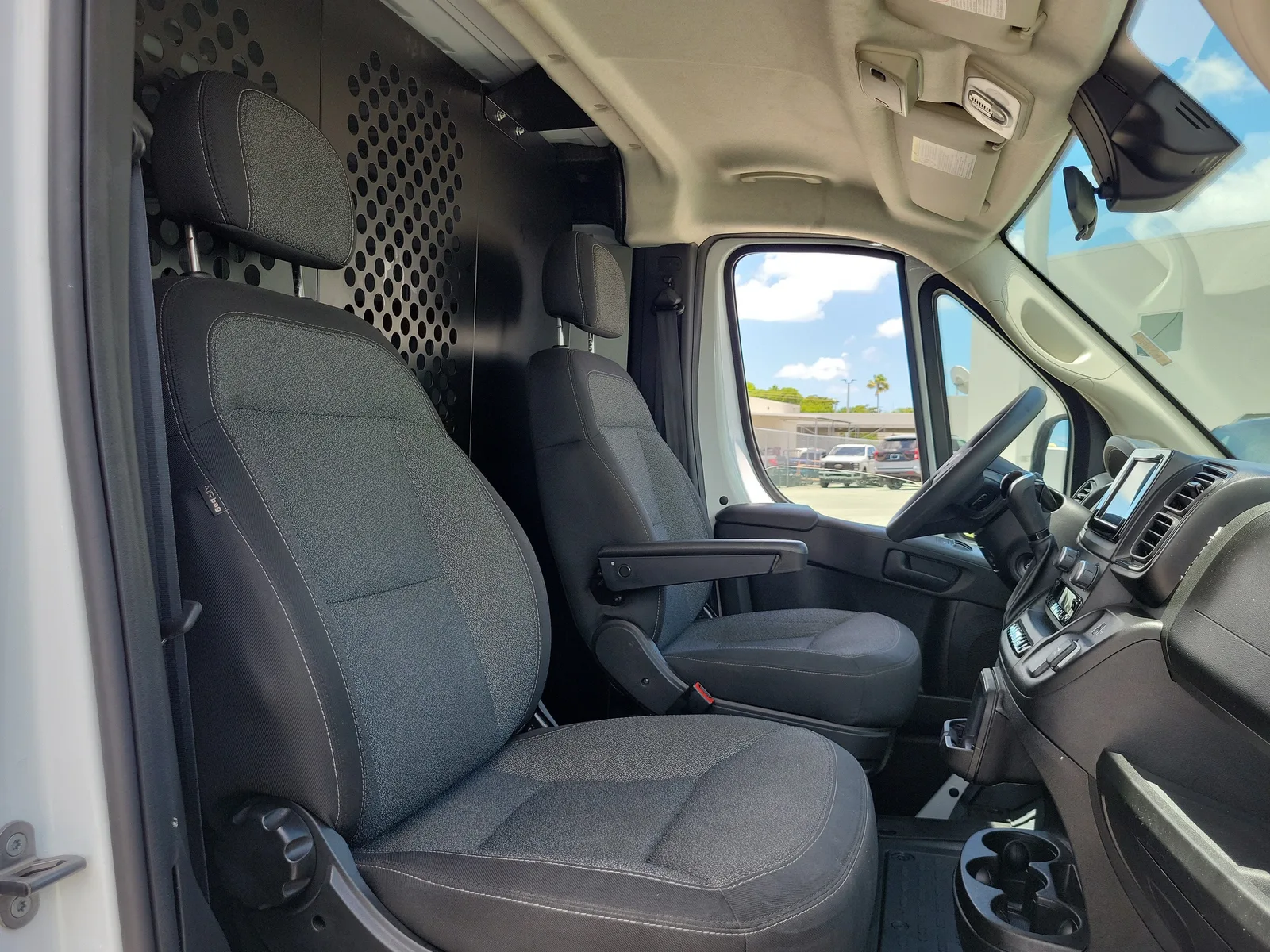 2025 RAM ProMaster Cargo Van Tradesman photo 17