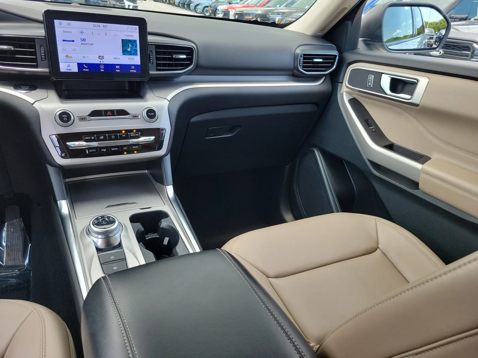2024 Ford Explorer XLT photo 17