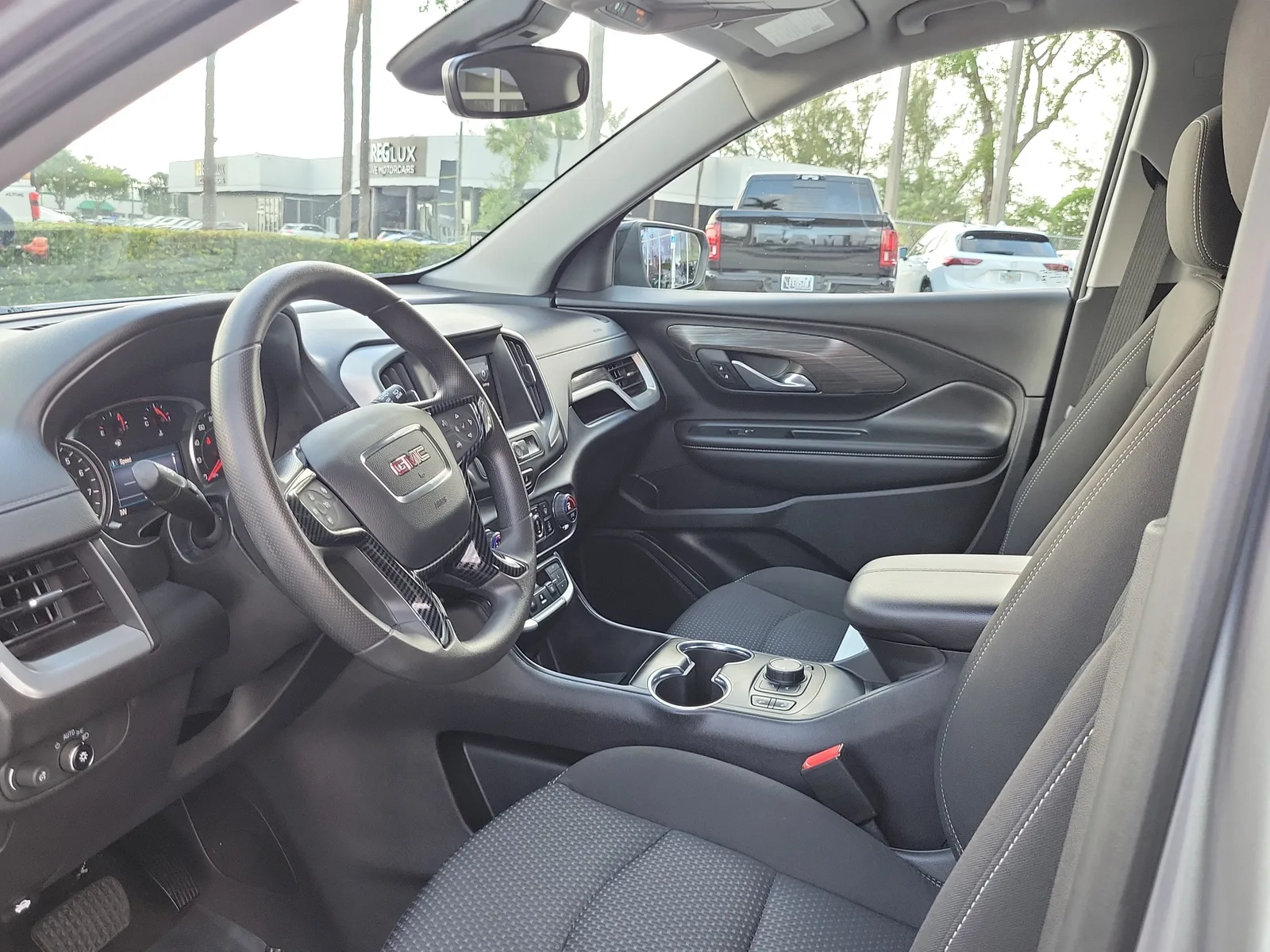 2024 GMC Terrain SLE photo 11