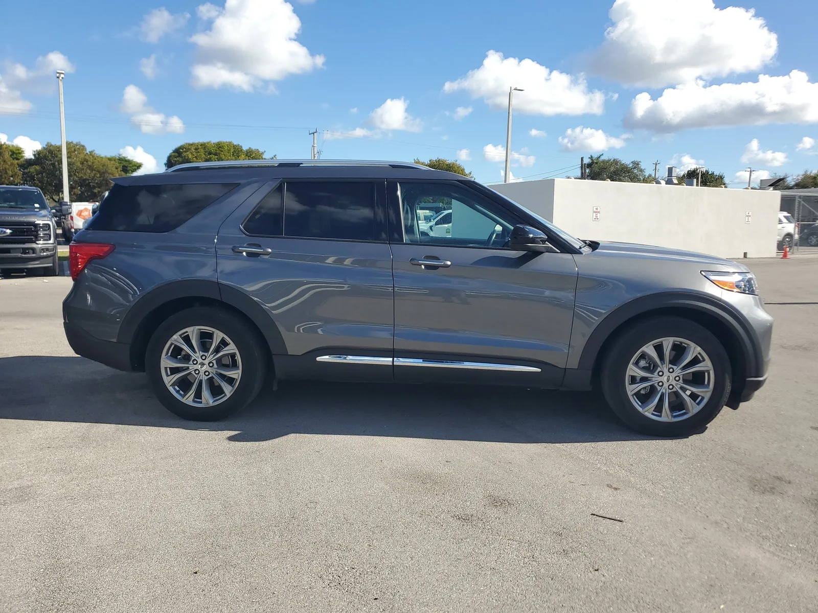2023 Ford Explorer Limited photo 4