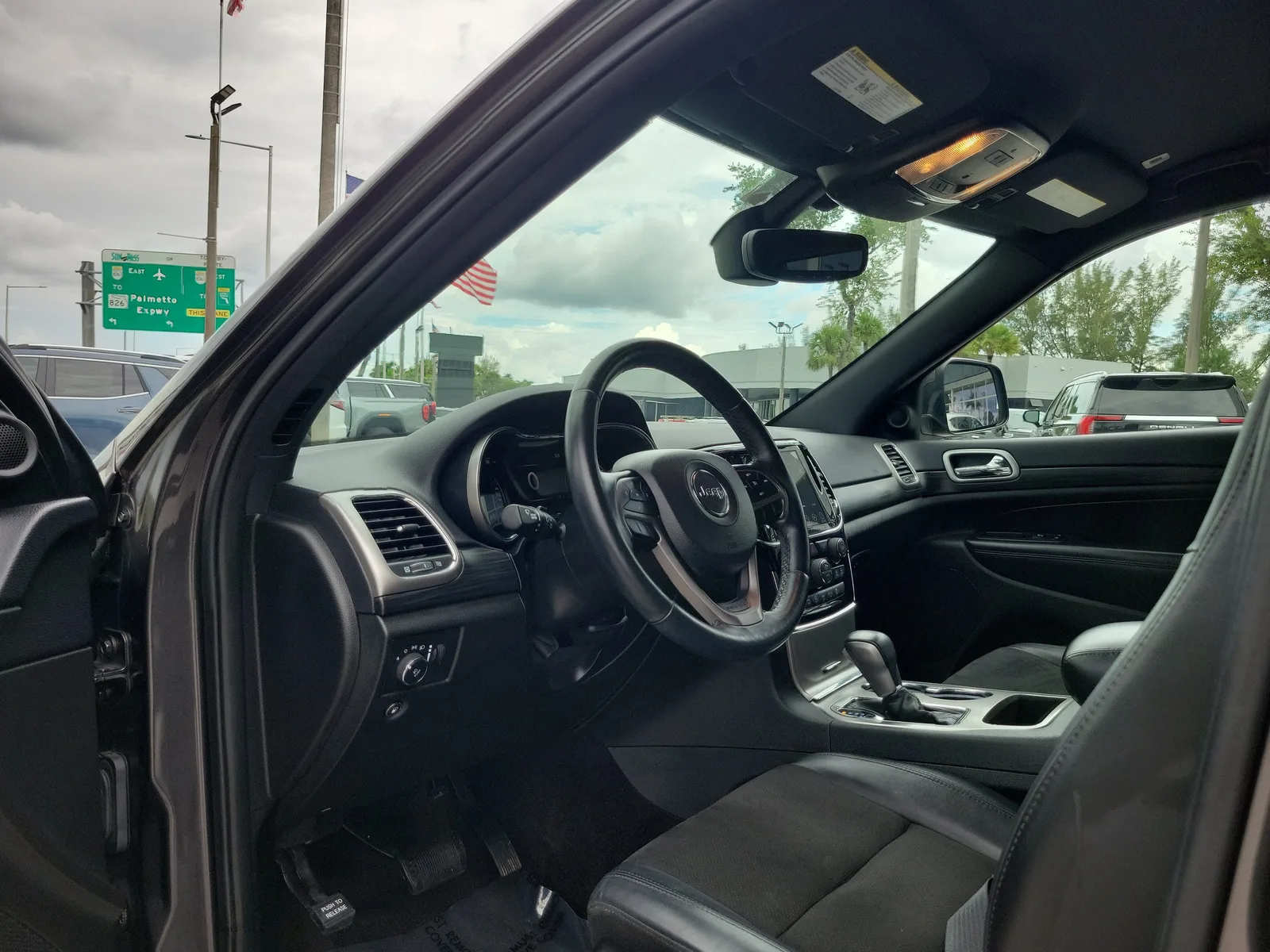 2019 Jeep Grand Cherokee Altitude photo 9