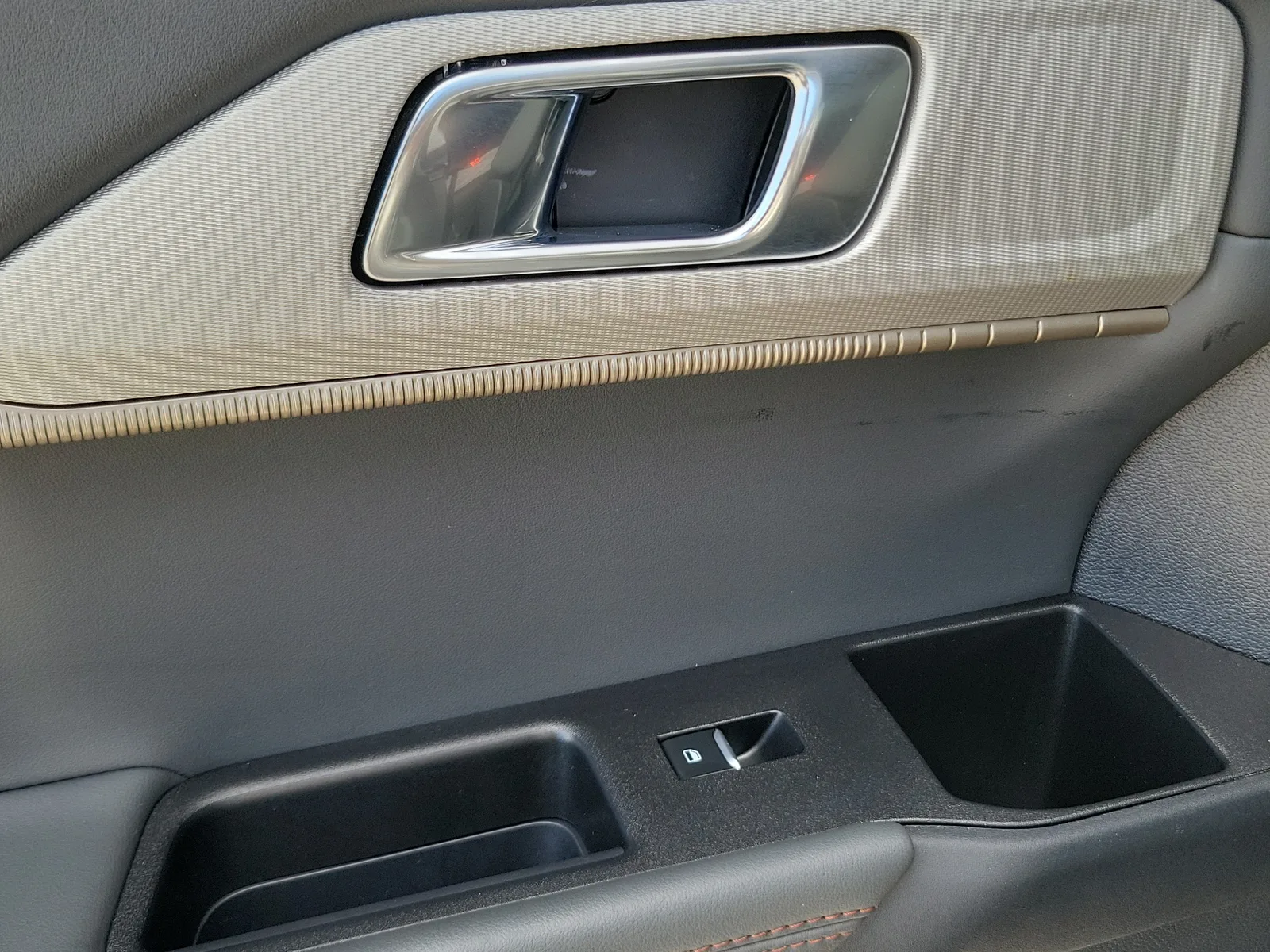 2025 Ford Explorer Active photo 31