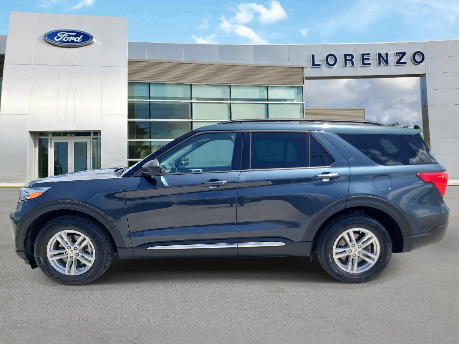 2023 Ford Explorer XLT photo 8