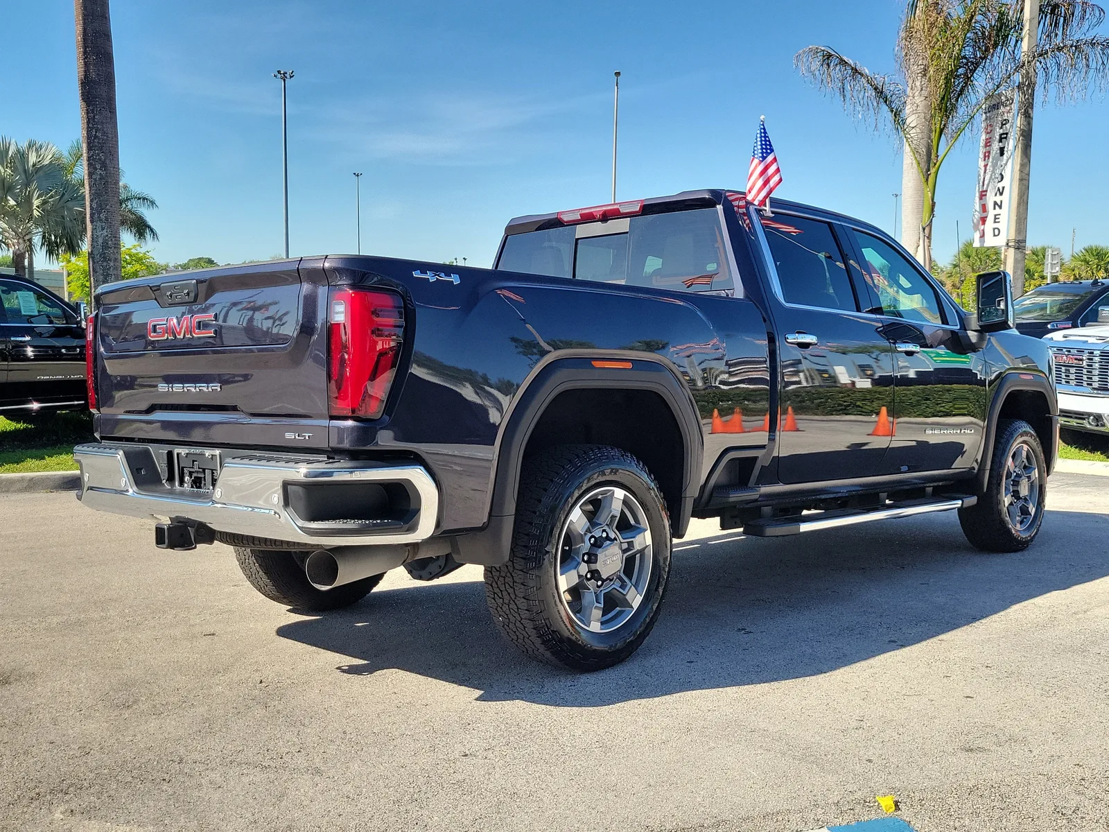 2025 GMC Sierra 2500 HD SLT photo 5