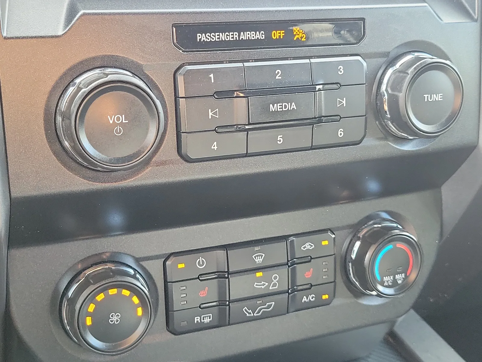 2019 Ford F-150 XLT photo 23