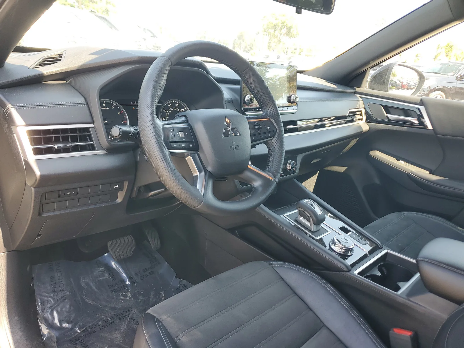 2022 Mitsubishi Outlander Black Edition photo 9