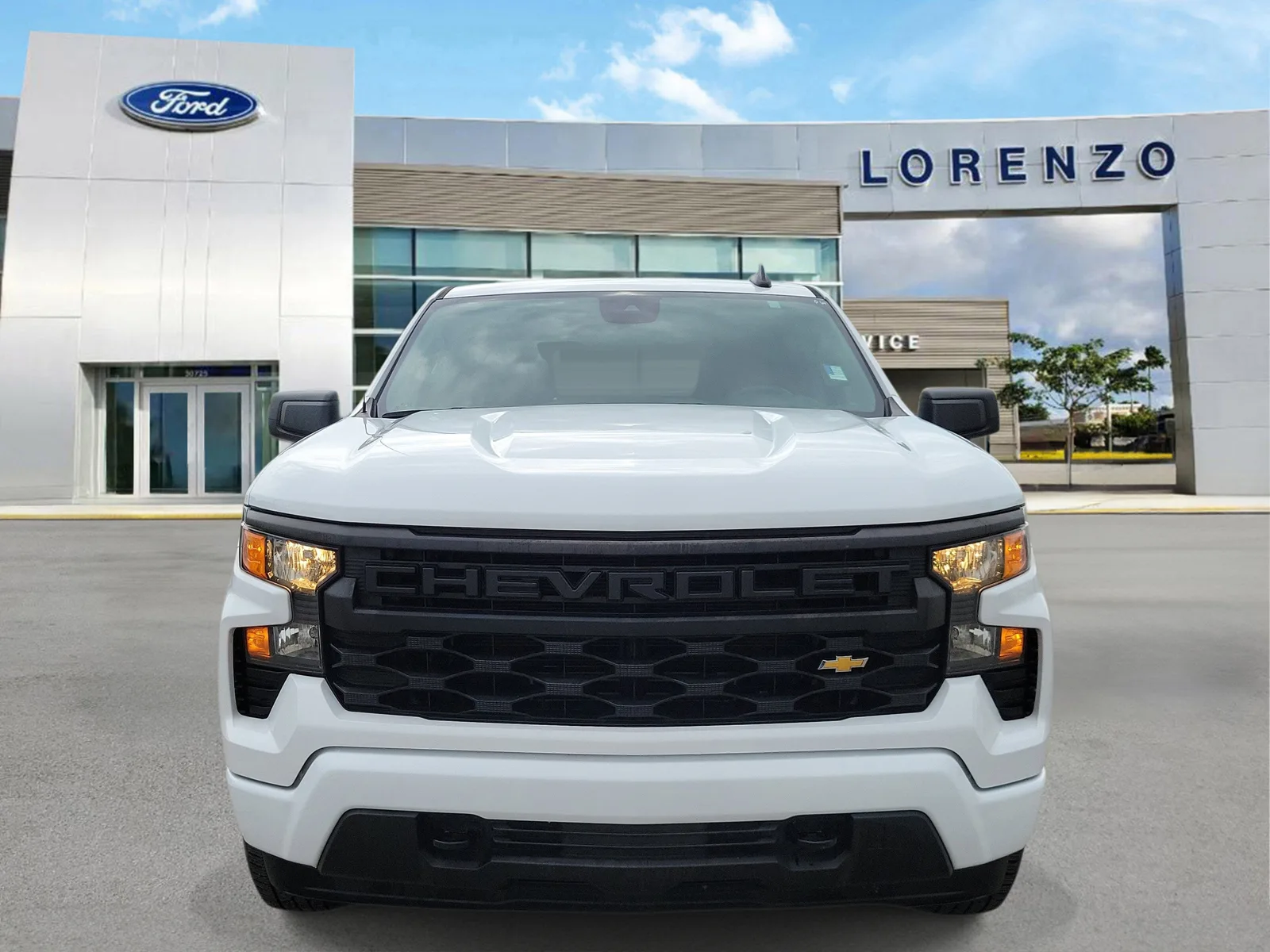 2022 Chevrolet Silverado 1500 Custom photo 2