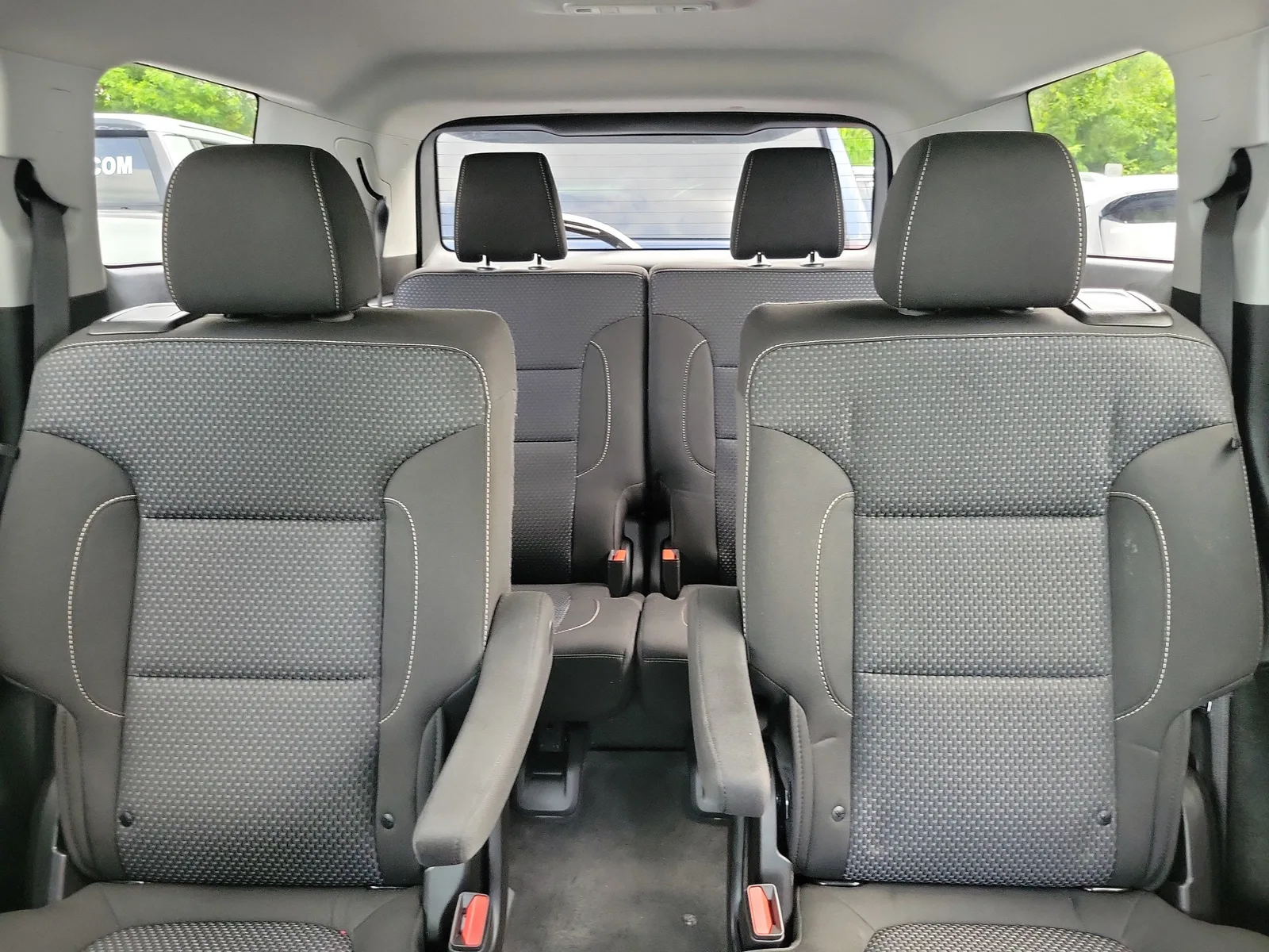 2023 GMC Acadia SLE photo 15