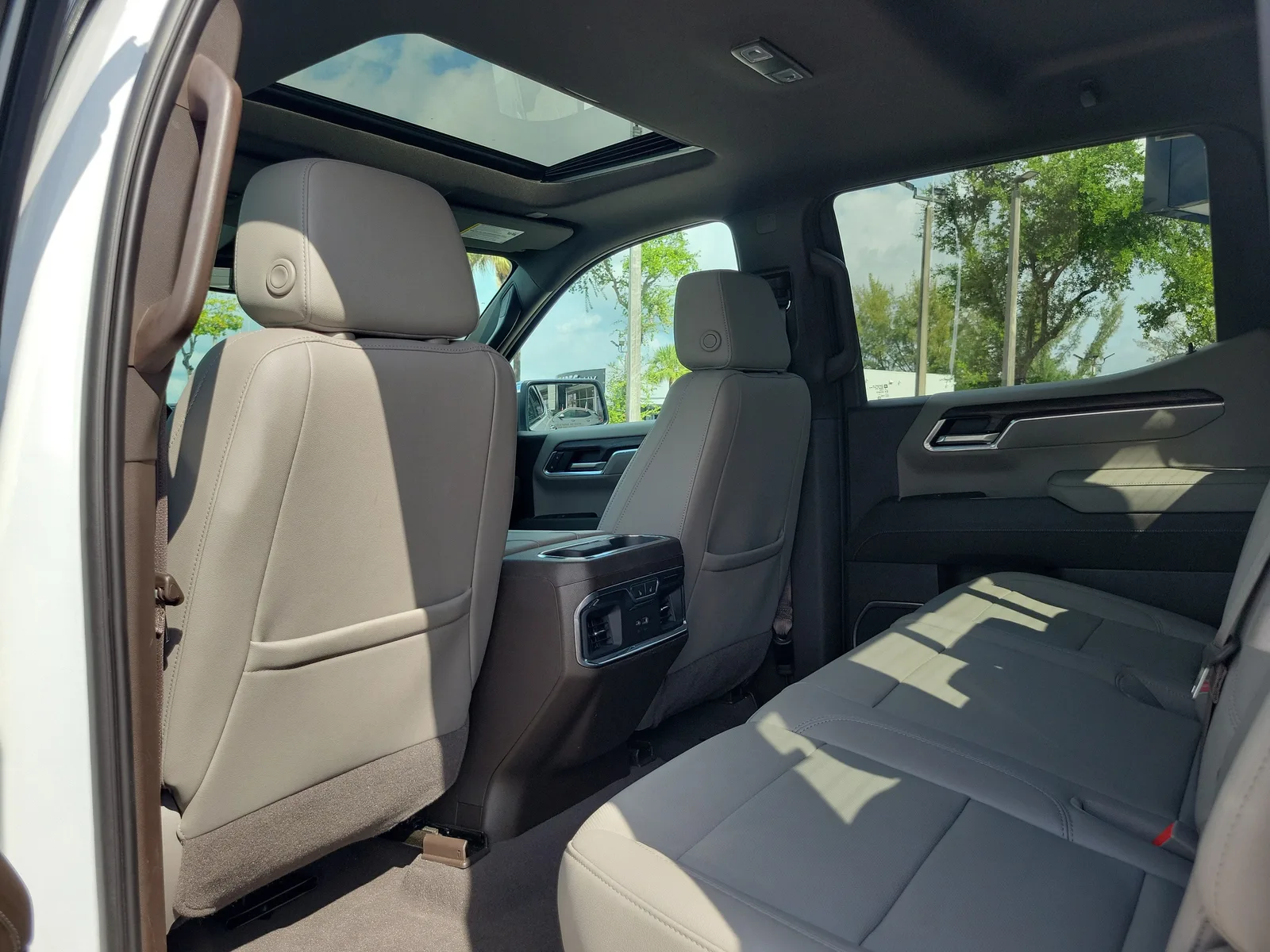 2023 GMC Sierra 1500 SLT photo 16