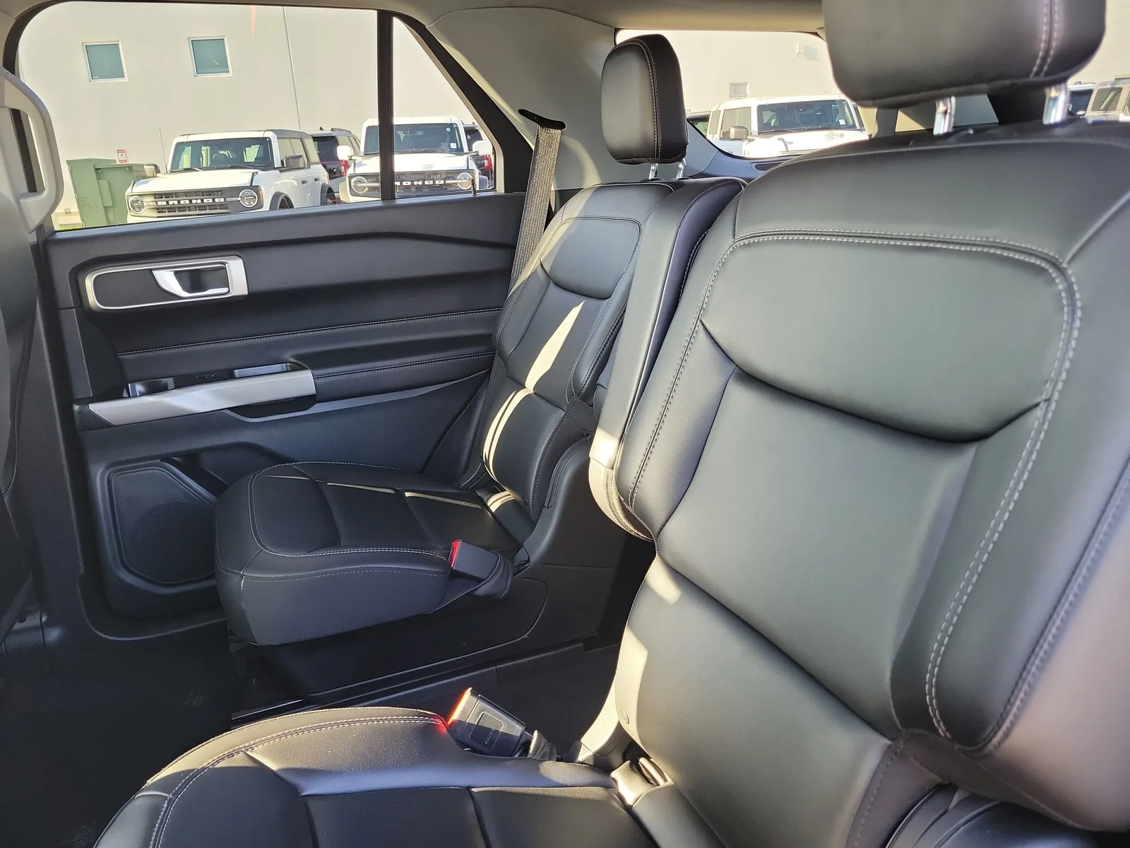 2023 Ford Explorer XLT photo 13