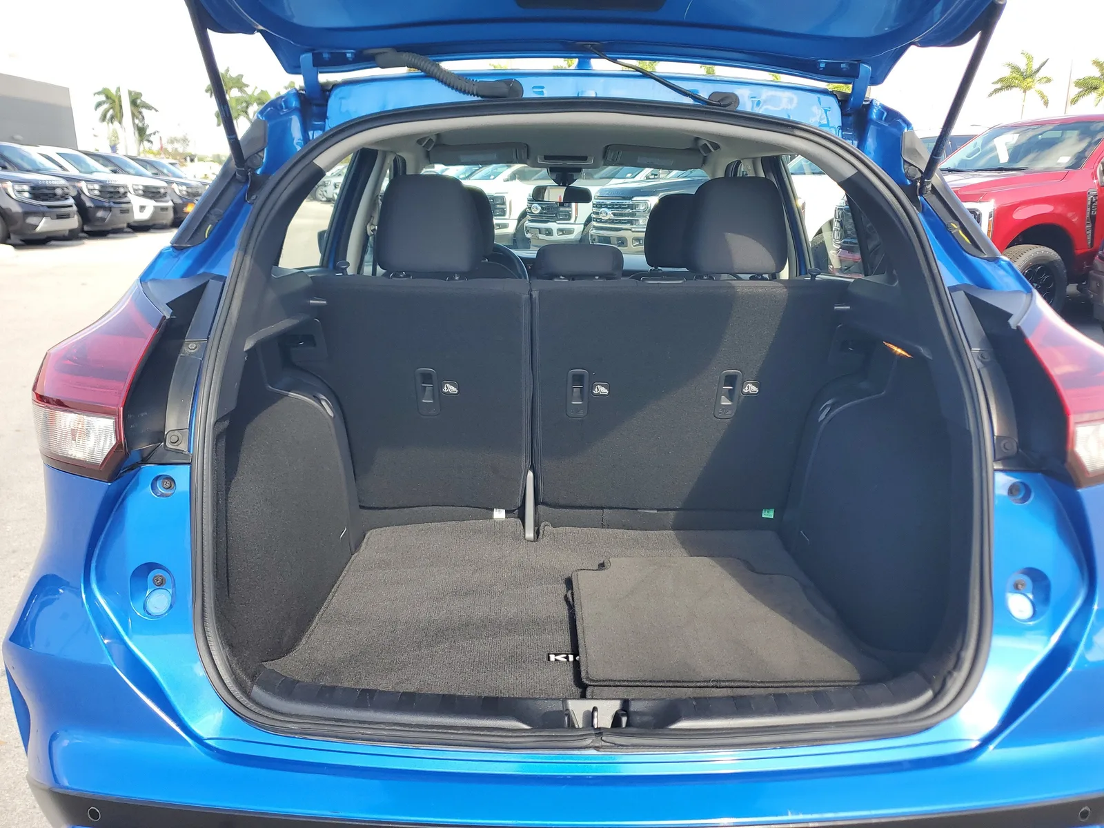 2023 Nissan Kicks S photo 14