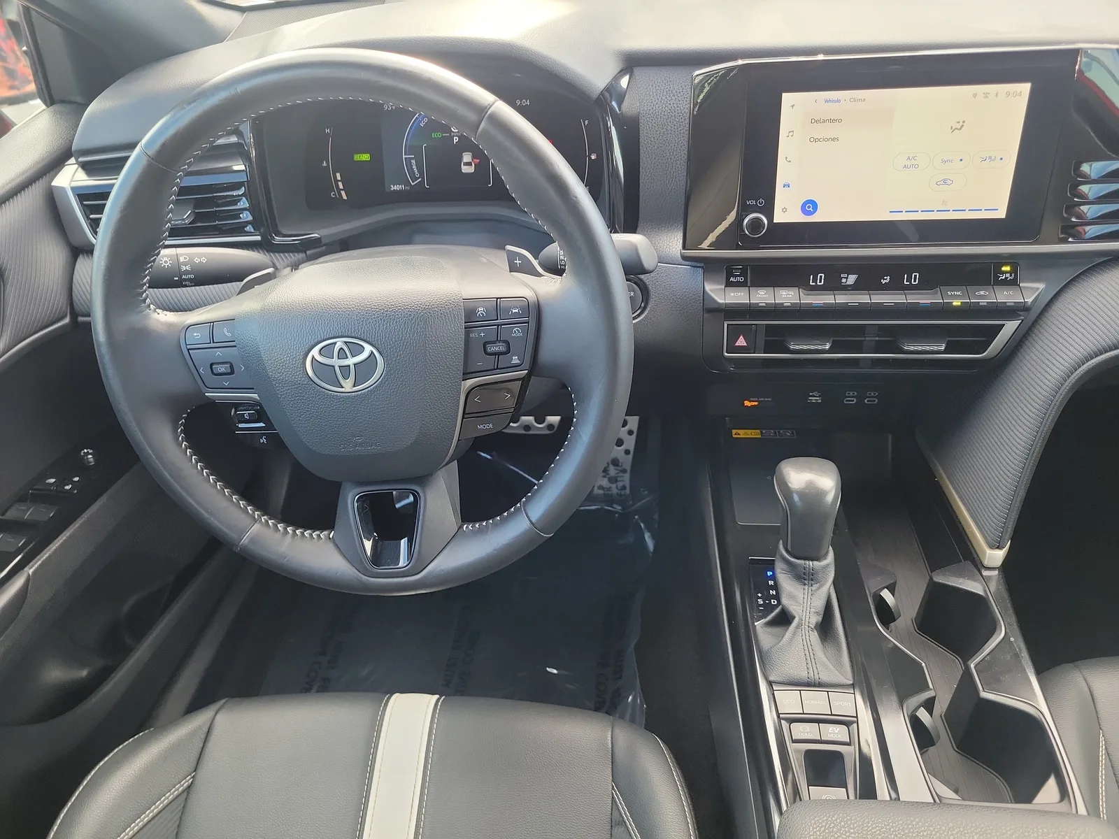 2025 Toyota Camry SE photo 18