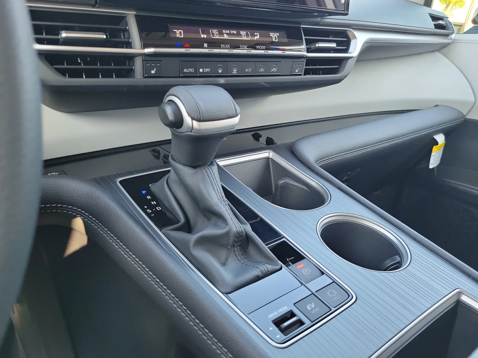2026 Toyota Sienna XLE photo 25