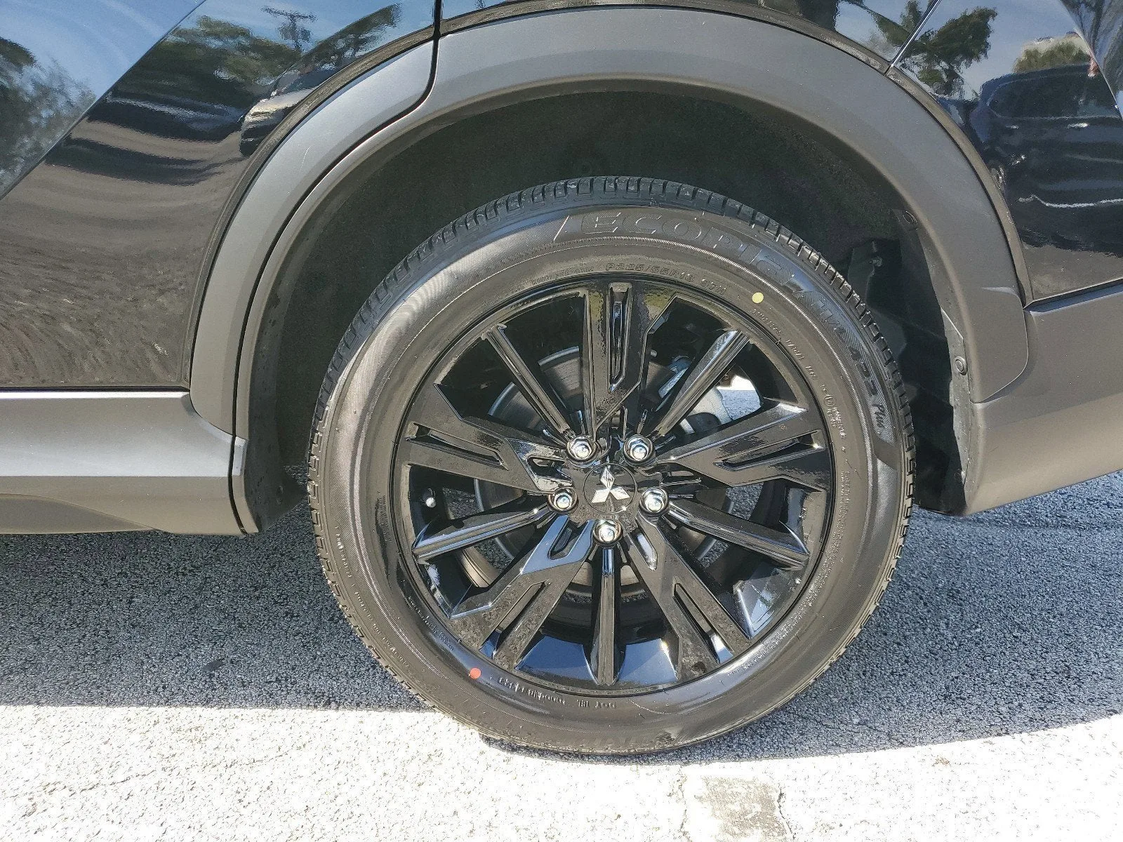 2024 Mitsubishi Eclipse Cross LE photo 28