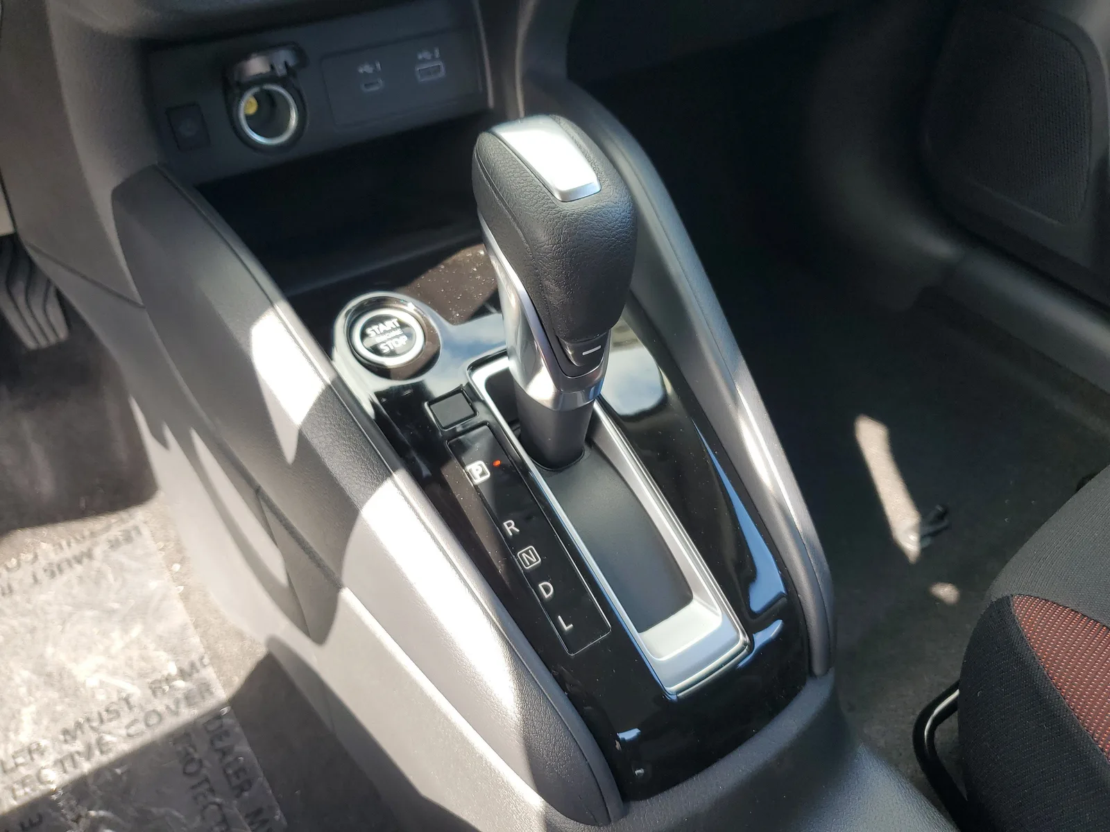 2025 Nissan Versa SR photo 20