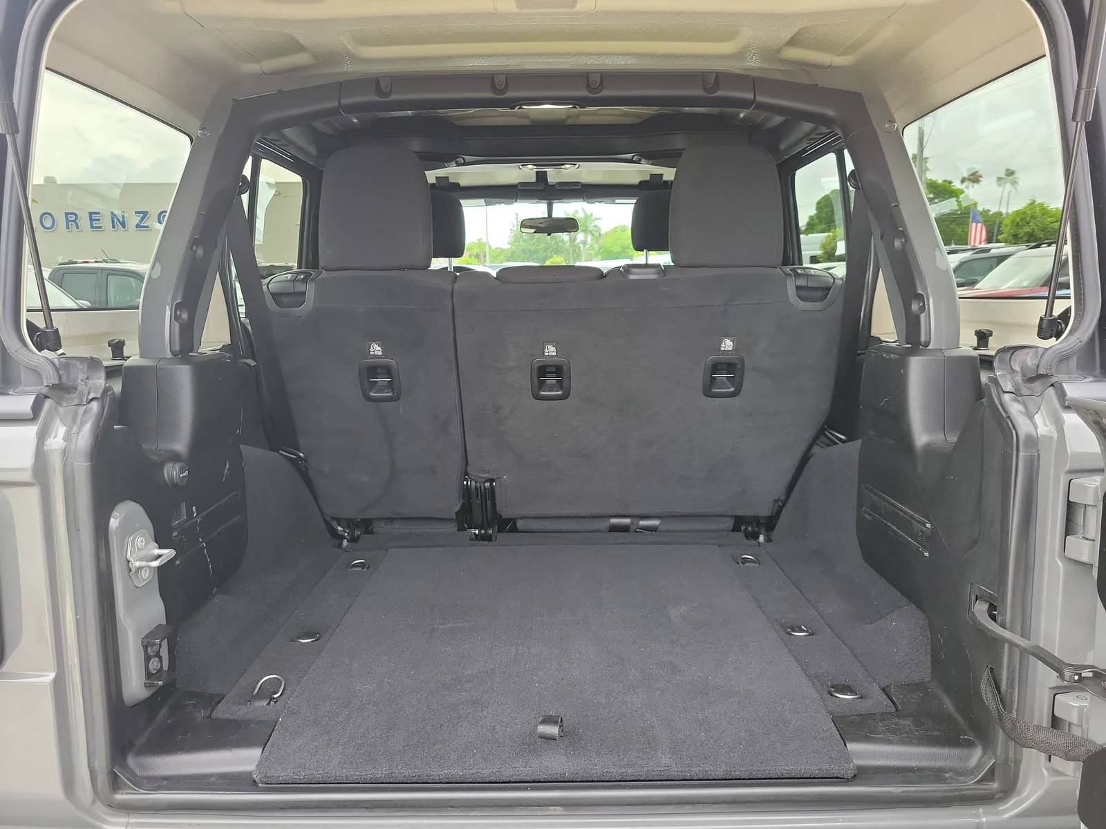 2020 Jeep Wrangler Unlimited Willys 4WD Diesel photo 12