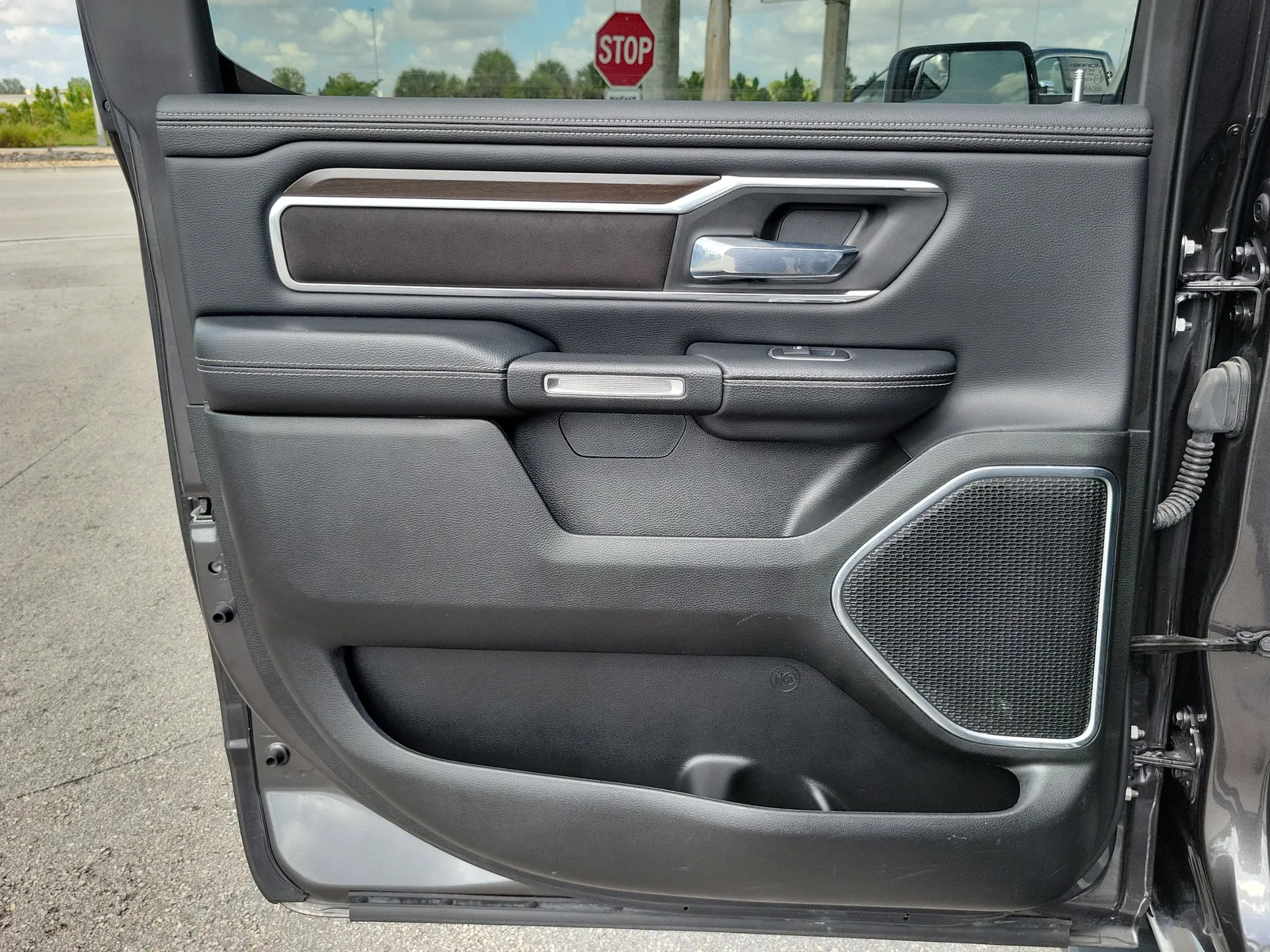 2022 RAM 1500 Laramie photo 24
