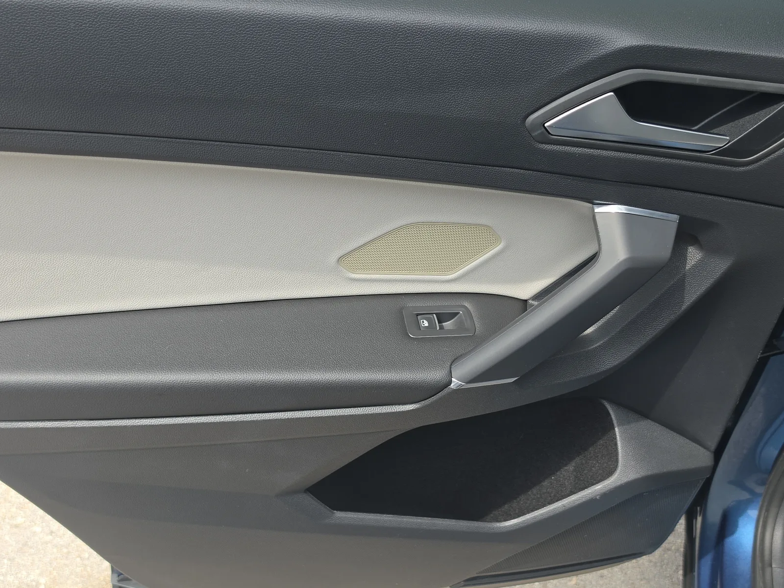 2020 Volkswagen Tiguan SE photo 24