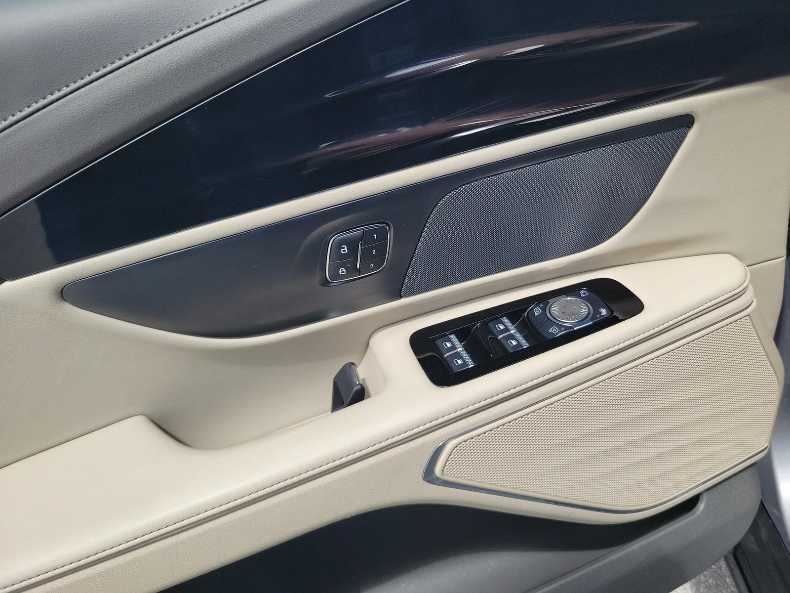 2024 Lincoln Nautilus Premiere 4WD photo 28