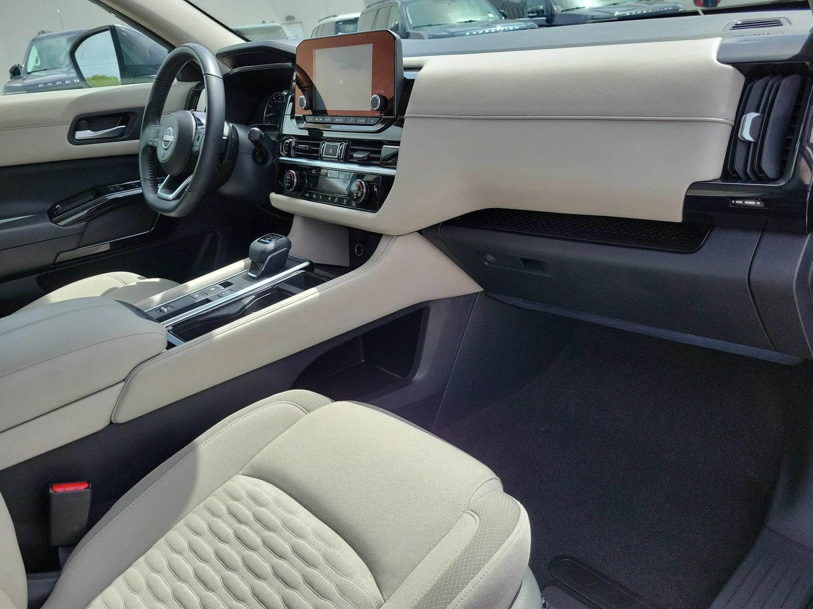 2022 Nissan Pathfinder SV photo 18