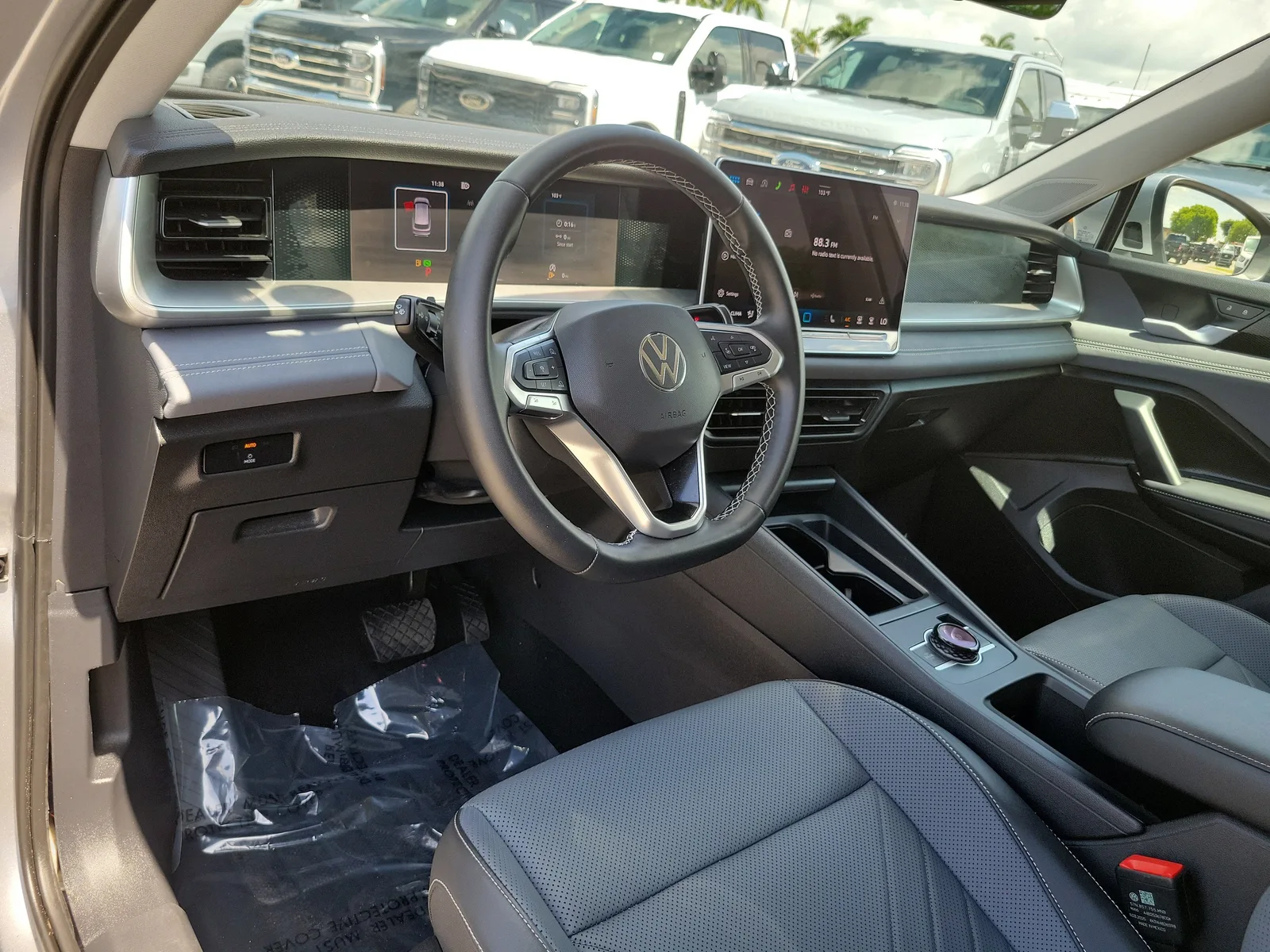 2025 Volkswagen Tiguan SE photo 9