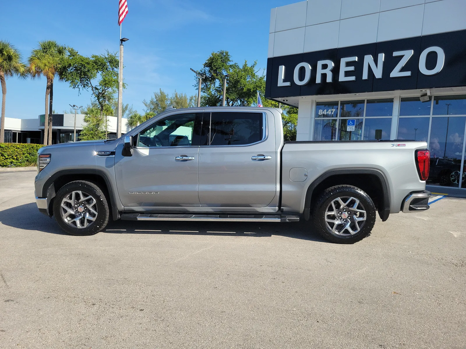 2024 GMC Sierra 1500 SLT photo 8