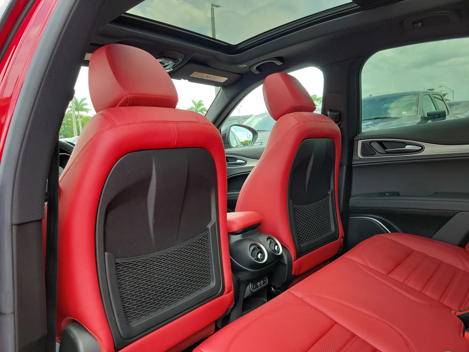 2022 Alfa Romeo Stelvio Veloce 4WD photo 14