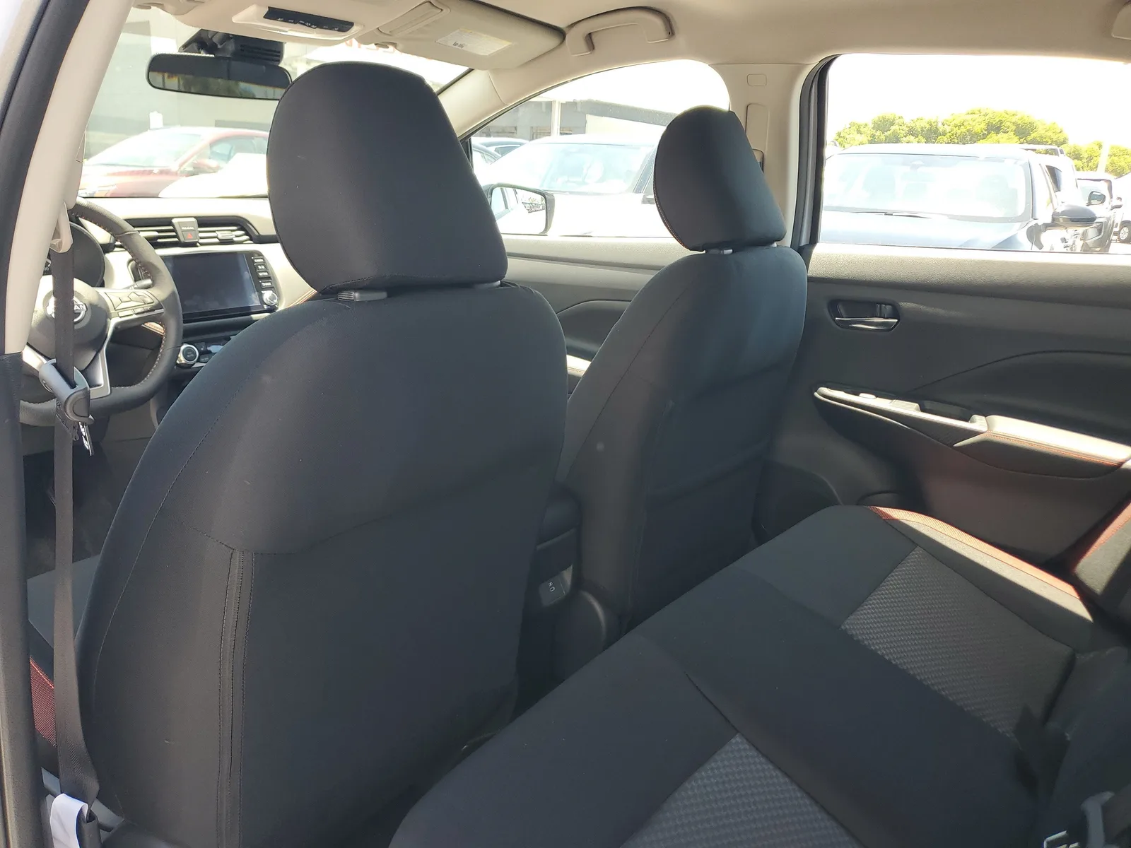 2025 Nissan Versa SR photo 11