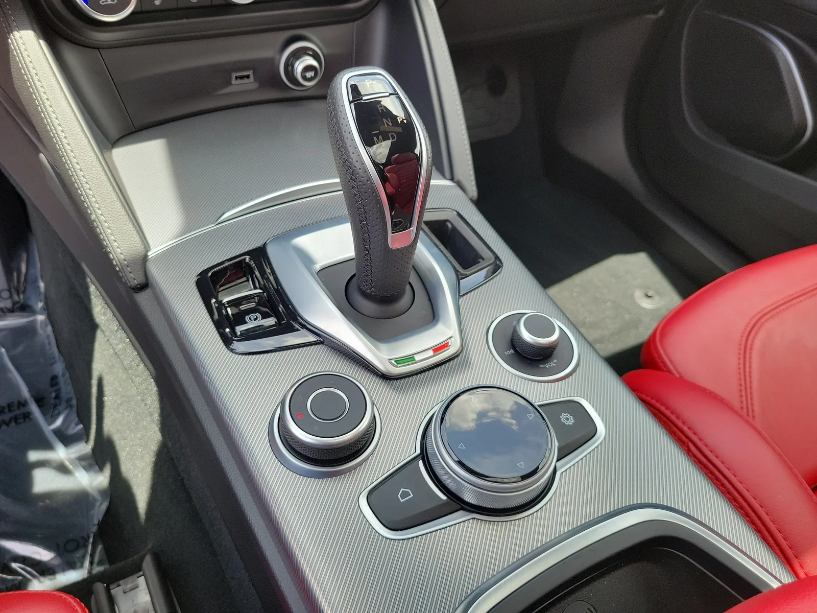 2022 Alfa Romeo Stelvio Veloce 4WD photo 26