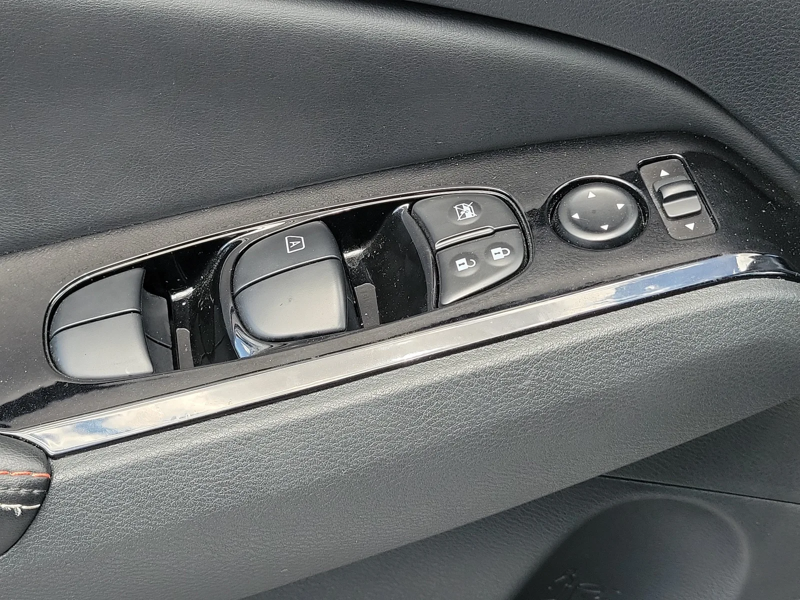 2024 Nissan Altima 2.5 SR photo 28