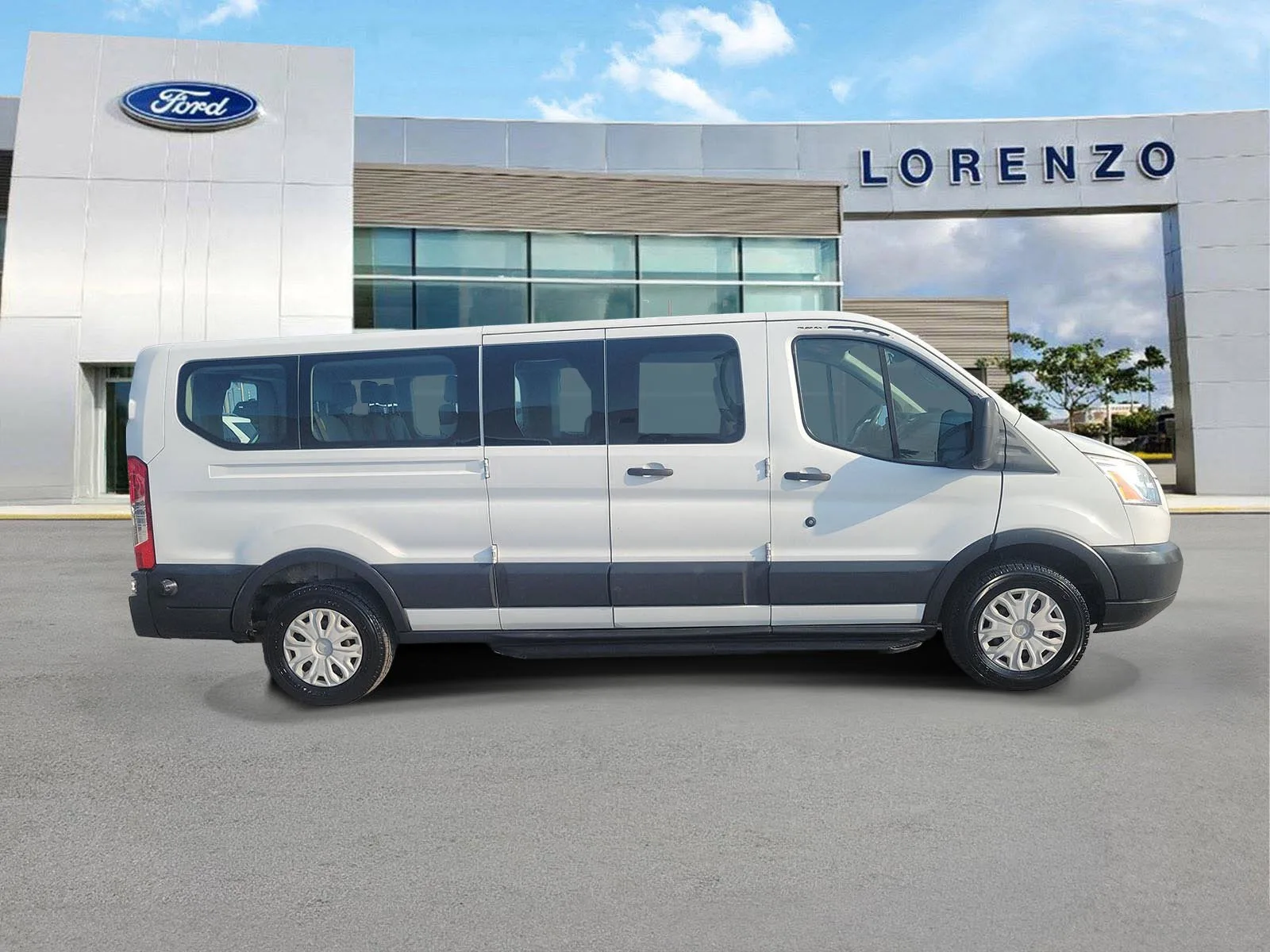 2018 Ford Transit Passenger Wagon XLT photo 4
