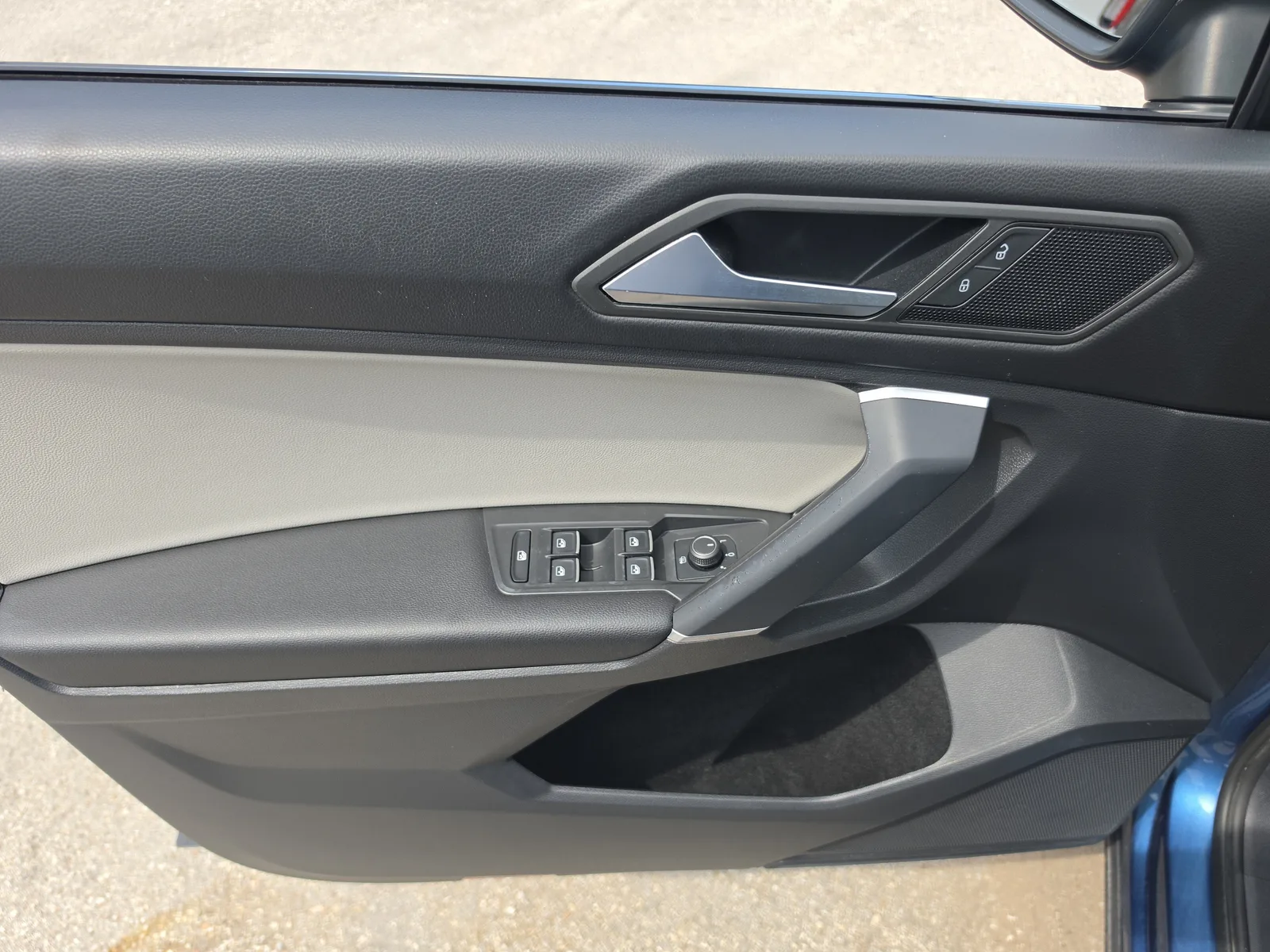 2020 Volkswagen Tiguan SE photo 22