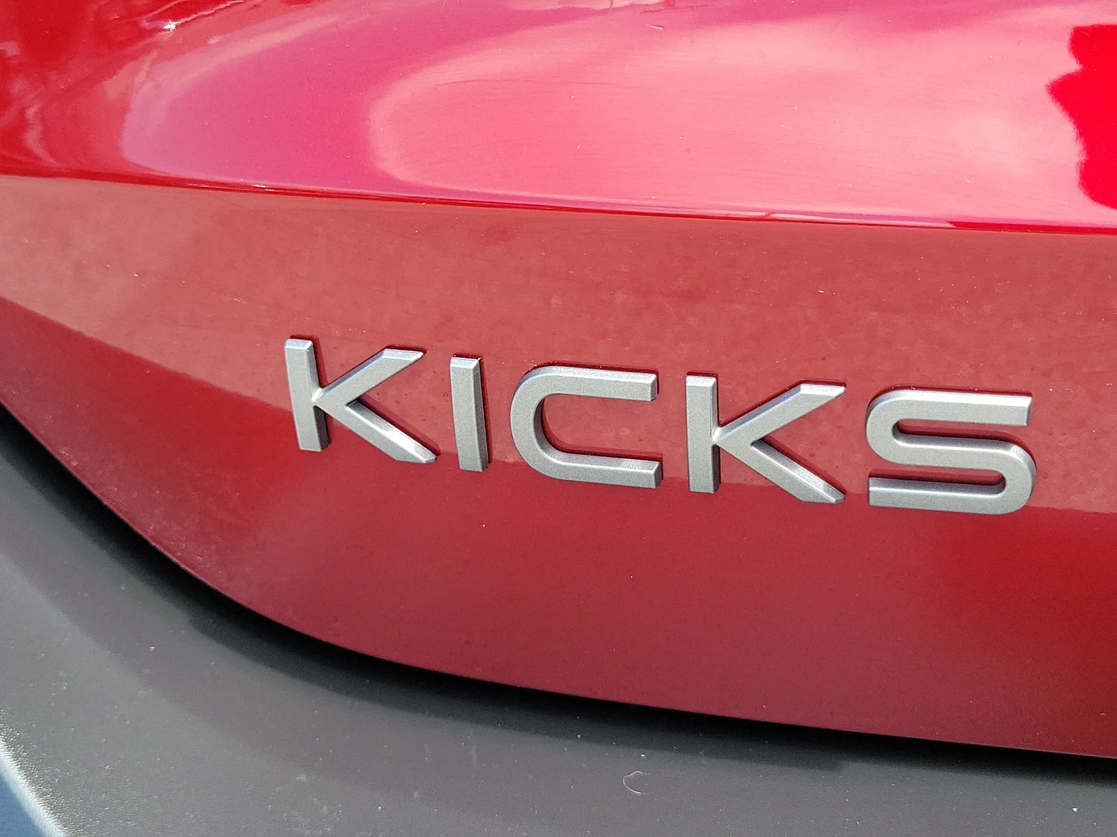 2025 Nissan Kicks SV photo 11