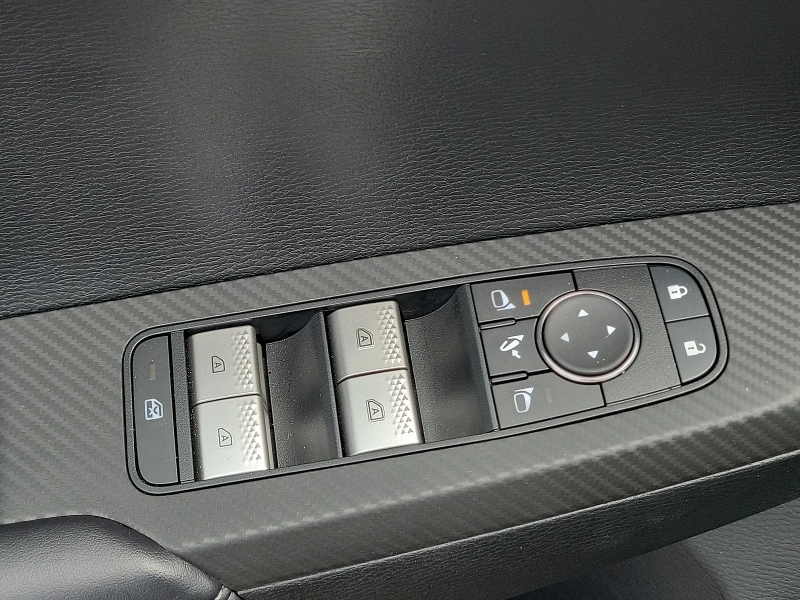 2025 Mitsubishi Outlander SE photo 30