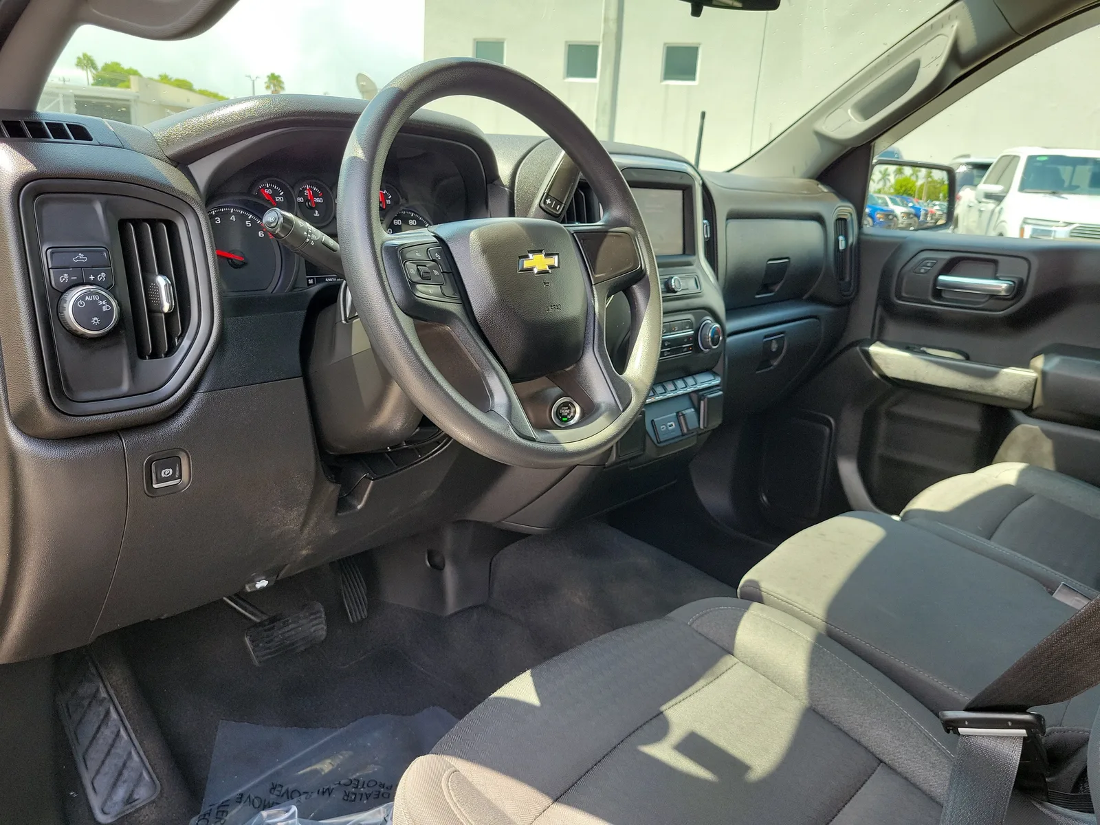 2023 Chevrolet Silverado 1500 Custom photo 9