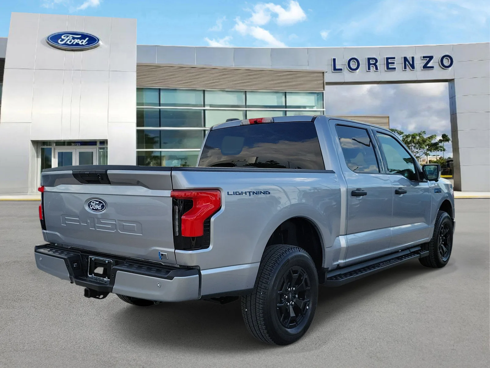 2025 Ford F-150 Lightning XLT photo 5